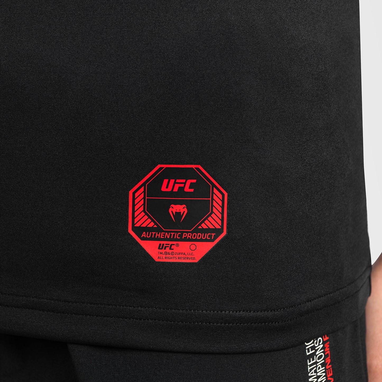 UFC Adrenaline von Venum Fight Week  Dry-Tech-T-Shirt für Frauen - Schwarz