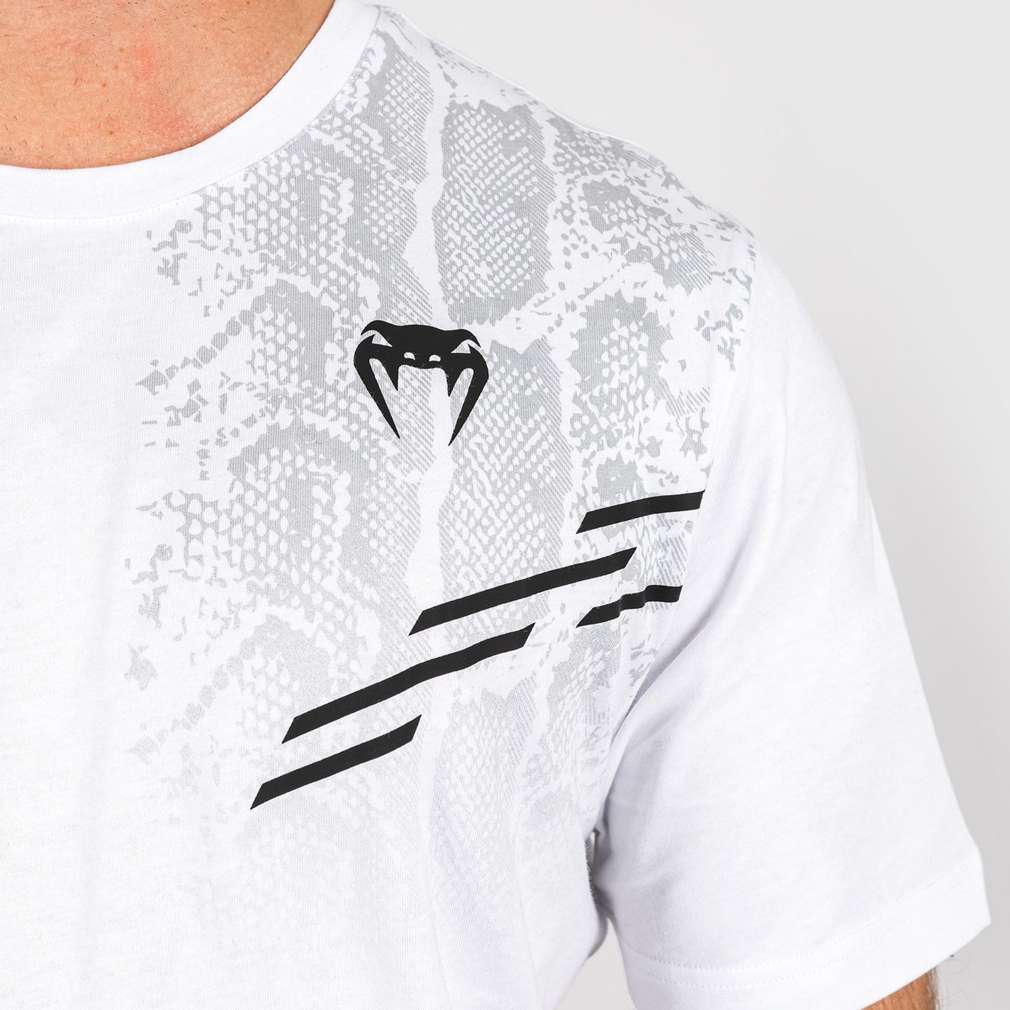 UFC Adrenaline by Venum Replica Kurzarm-T-Shirt für Männer - Weiß