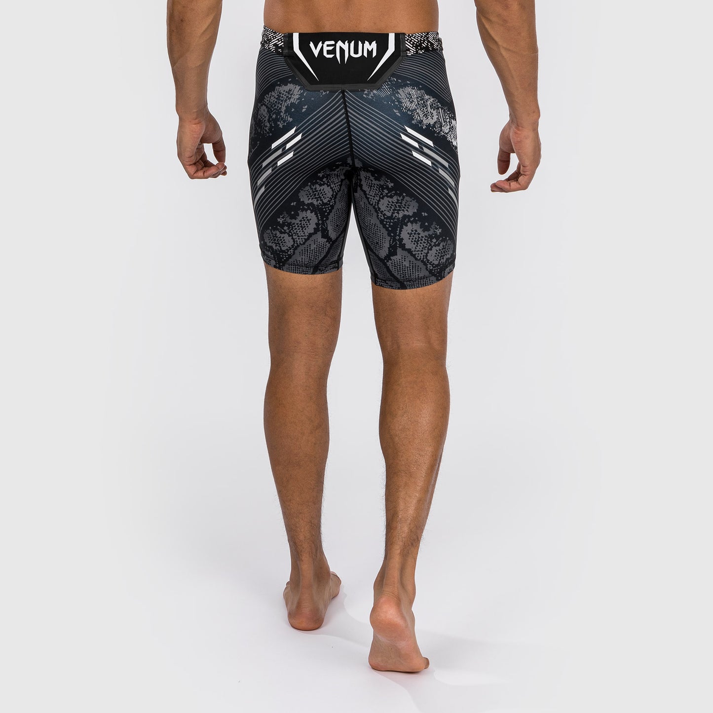UFC Adrenaline by Venum Authentic Fight Night Short Vale Tudo für Männer - Schwarz