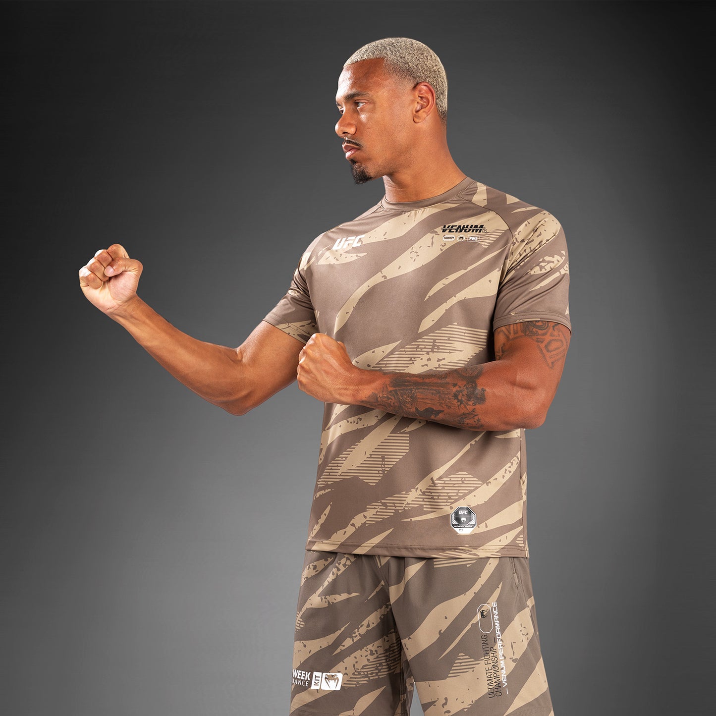UFC Adrenaline by Venum Fight Week Herren Dry Tech T-Shirt - Desert Camo