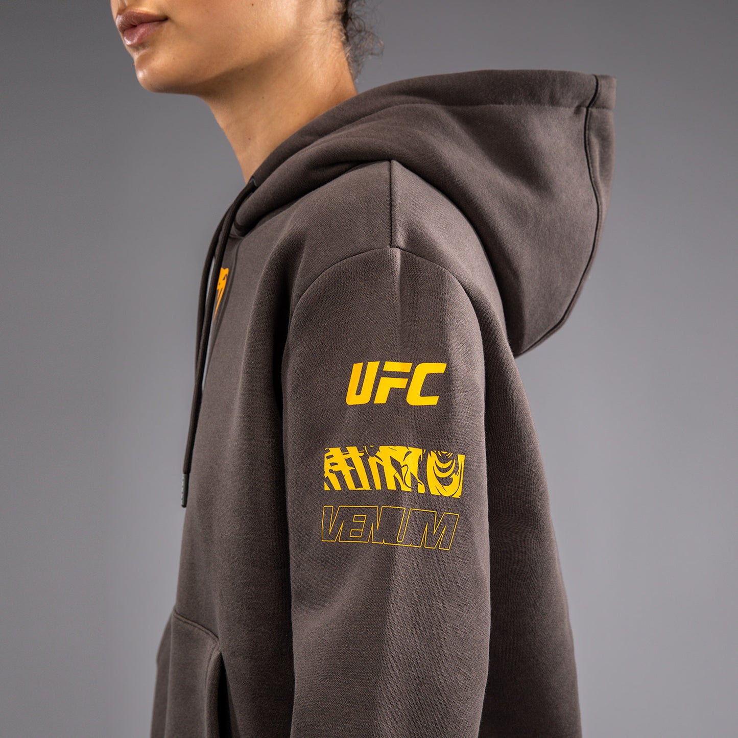 UFC Fusion by Venum Fight Week Damen Pullover Hoodie - Solid Erdiges Braun
