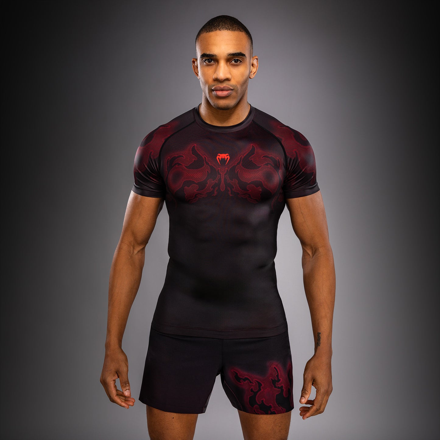 Venum Spectre Kurzarm Rashguard – Schwarz/Rot