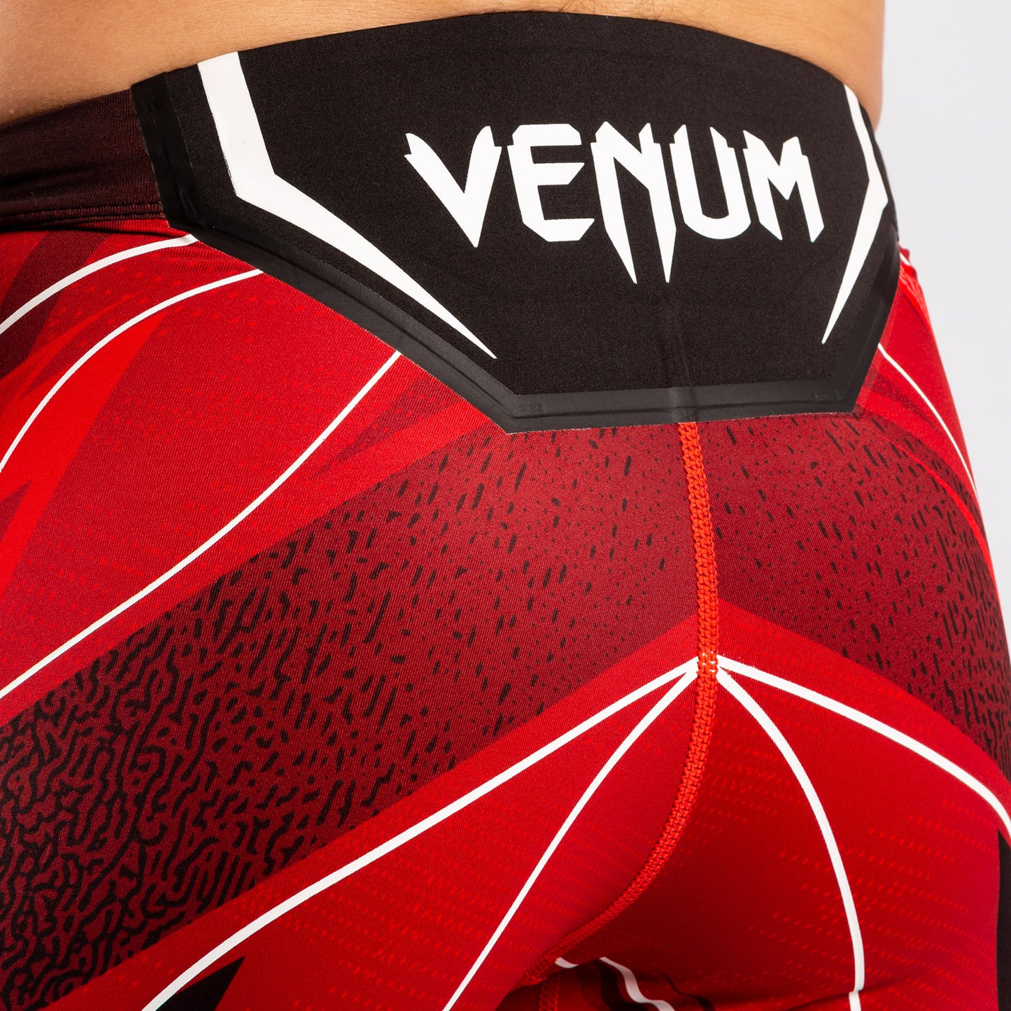 UFC Venum Authentic Fight Night Herren Vale Tudo Shorts - Short Fit - Rot