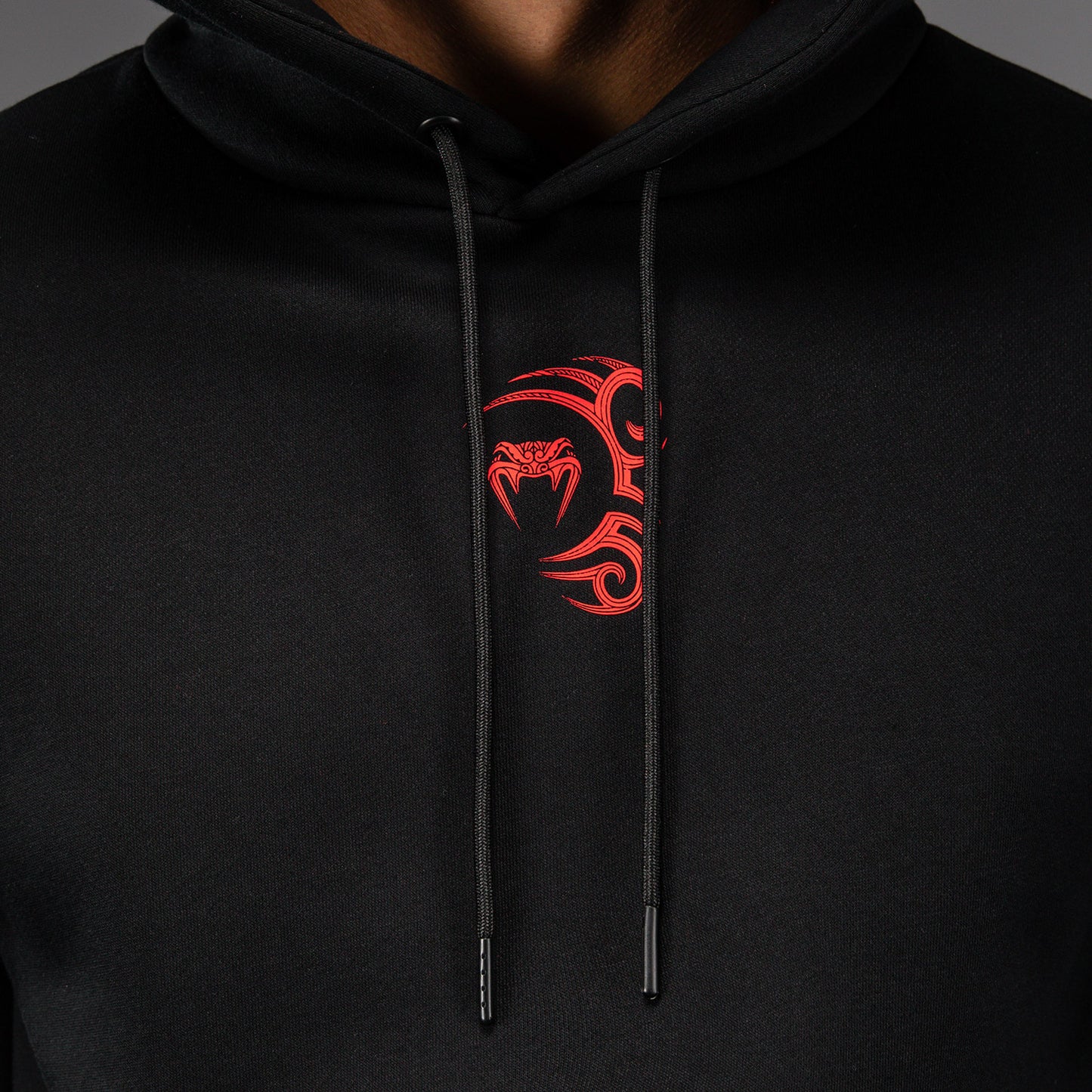 Venum x Mike Tyson Tiger Hoodie - Tiefschwarz/Intensivrot