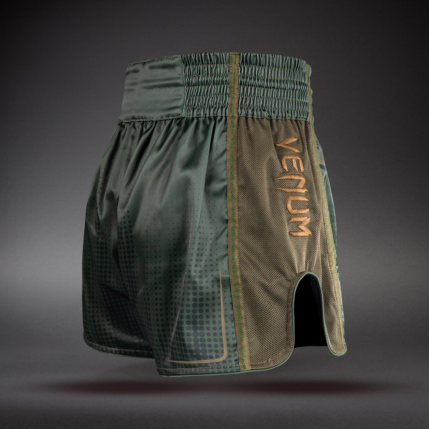 Venum Stealth Muay-Thai-Shorts – Khaki/Dunkelgrün