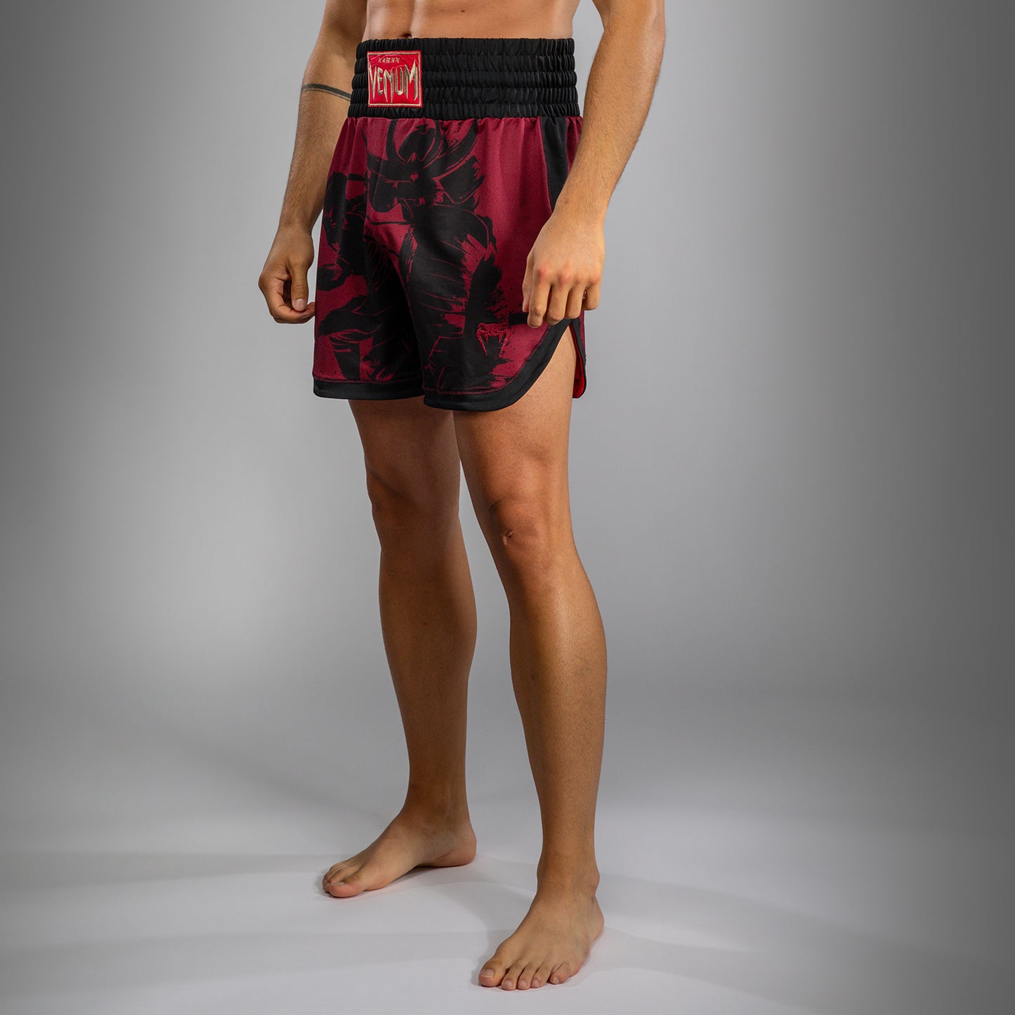 Venum x Assassin’s Creed Shadows Herren Boxershorts - Burgunder/Schwarz