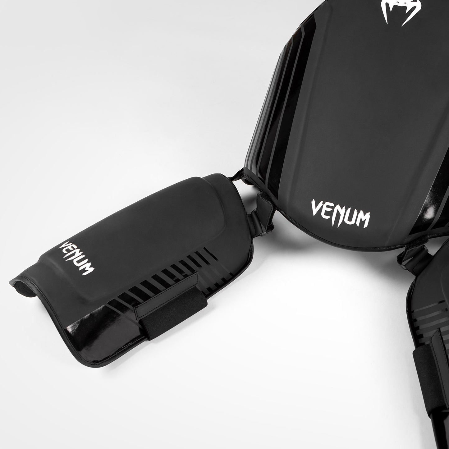 Venum Challenger Bauch- und Beinschutz - Schwarz/Weiß