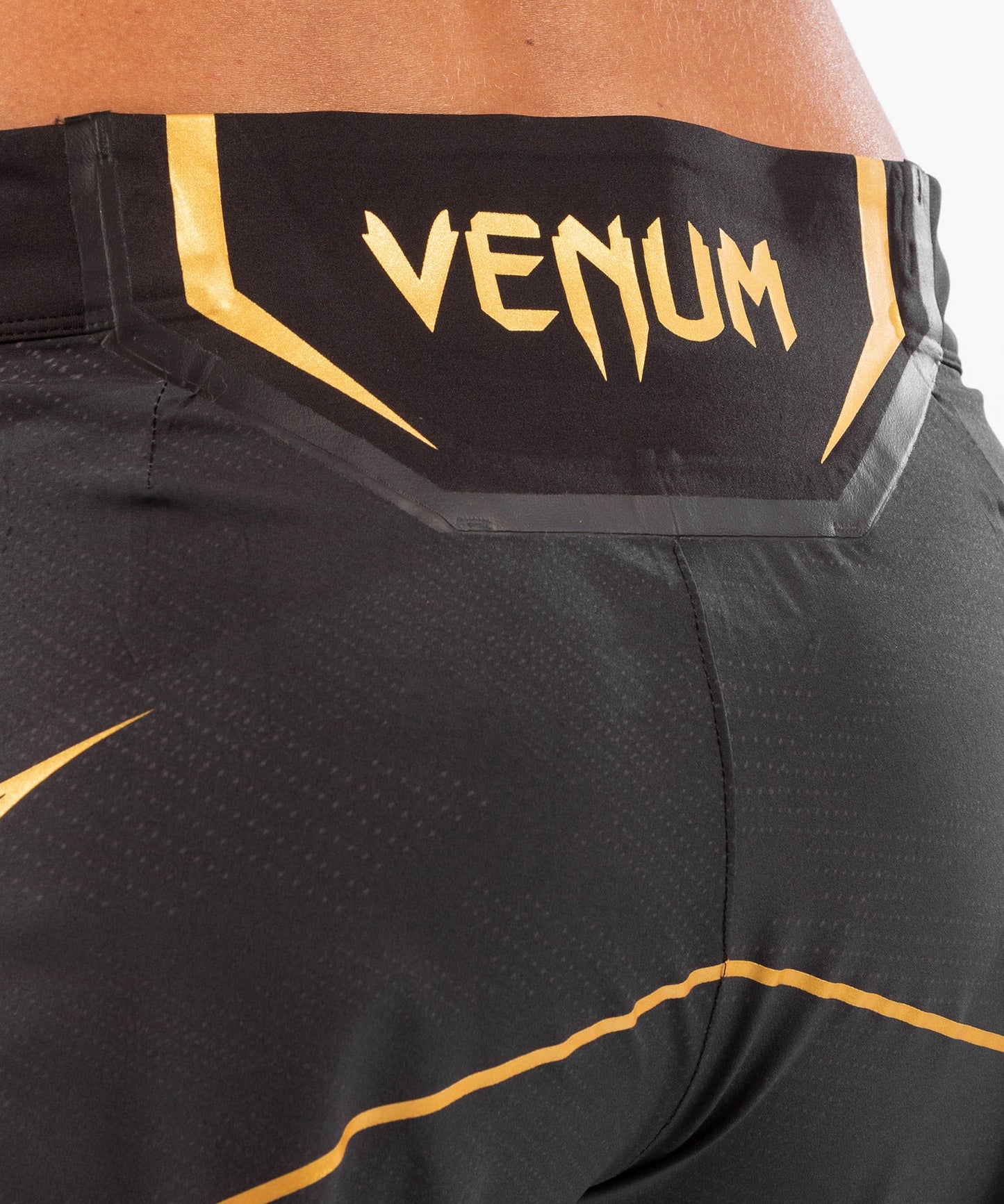 UFC Venum Authentic Fight Night Damen Shorts - Long Fit - Champion