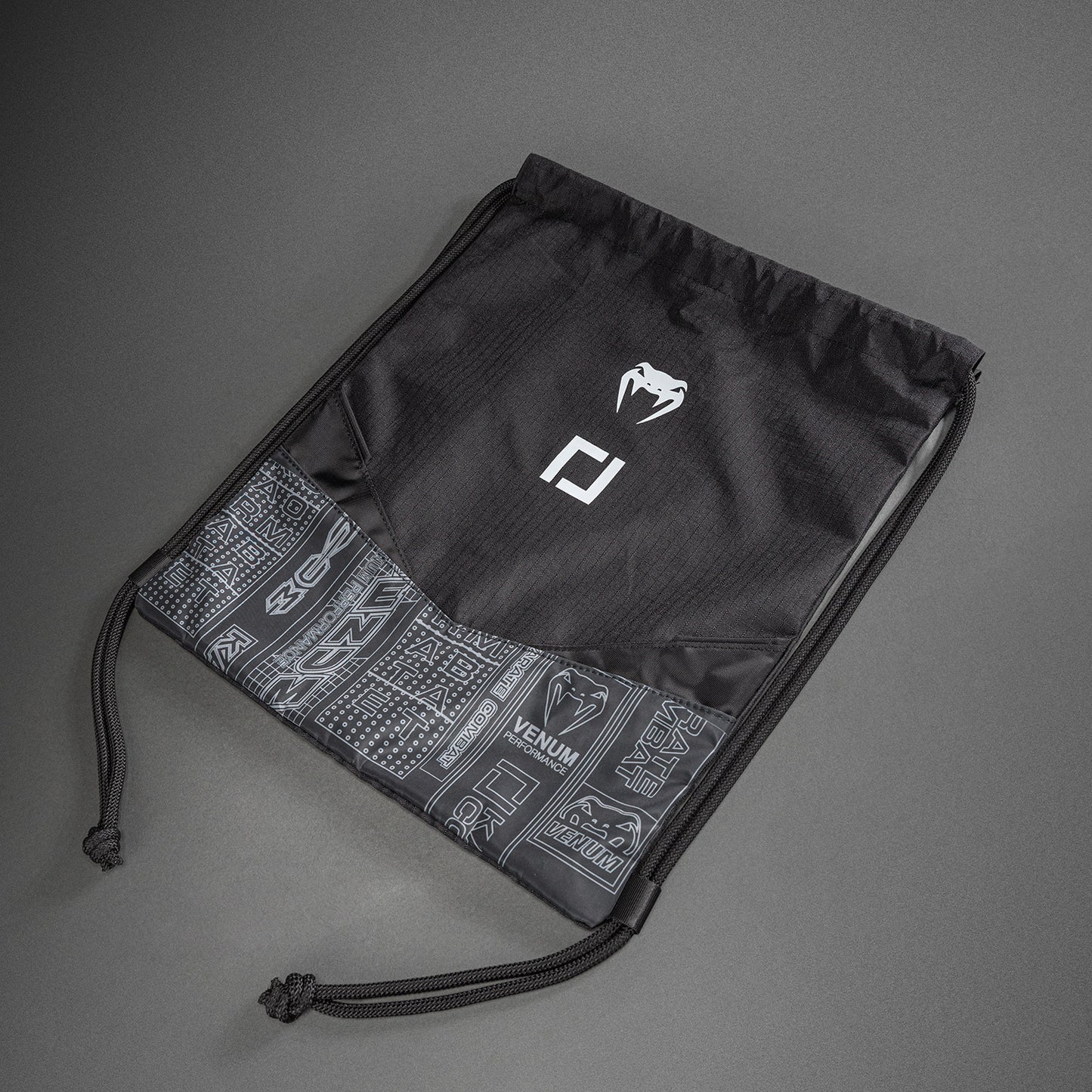 Karate Combat by Venum Turnbeutel (10–15L) – Schwarz/Grau