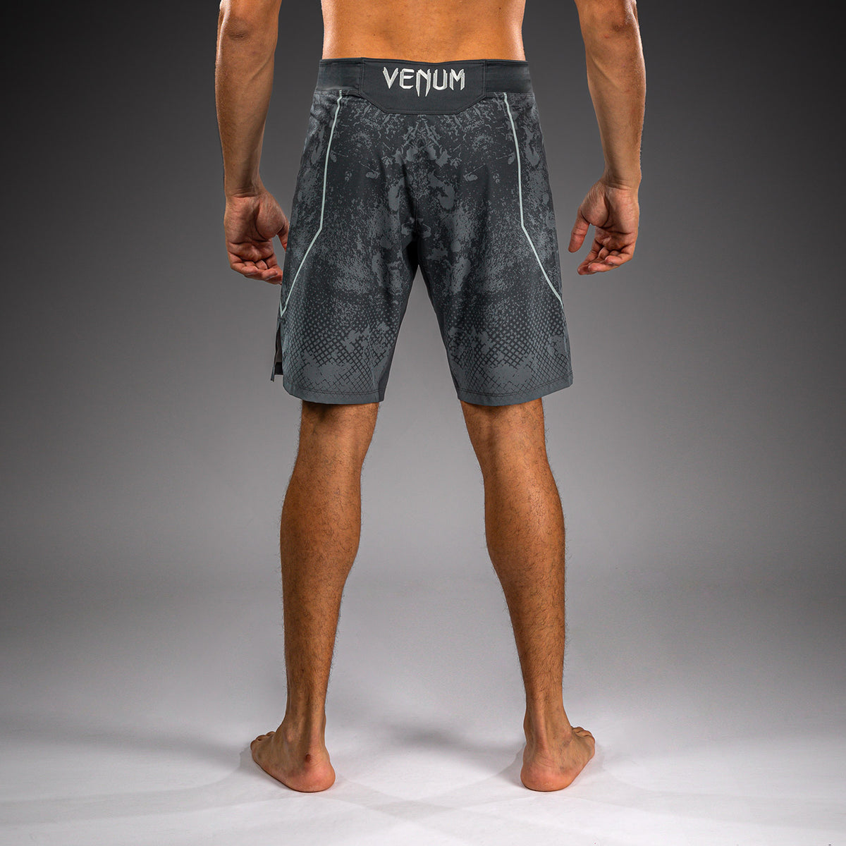 Venum x Batman Fightshorts - Grau