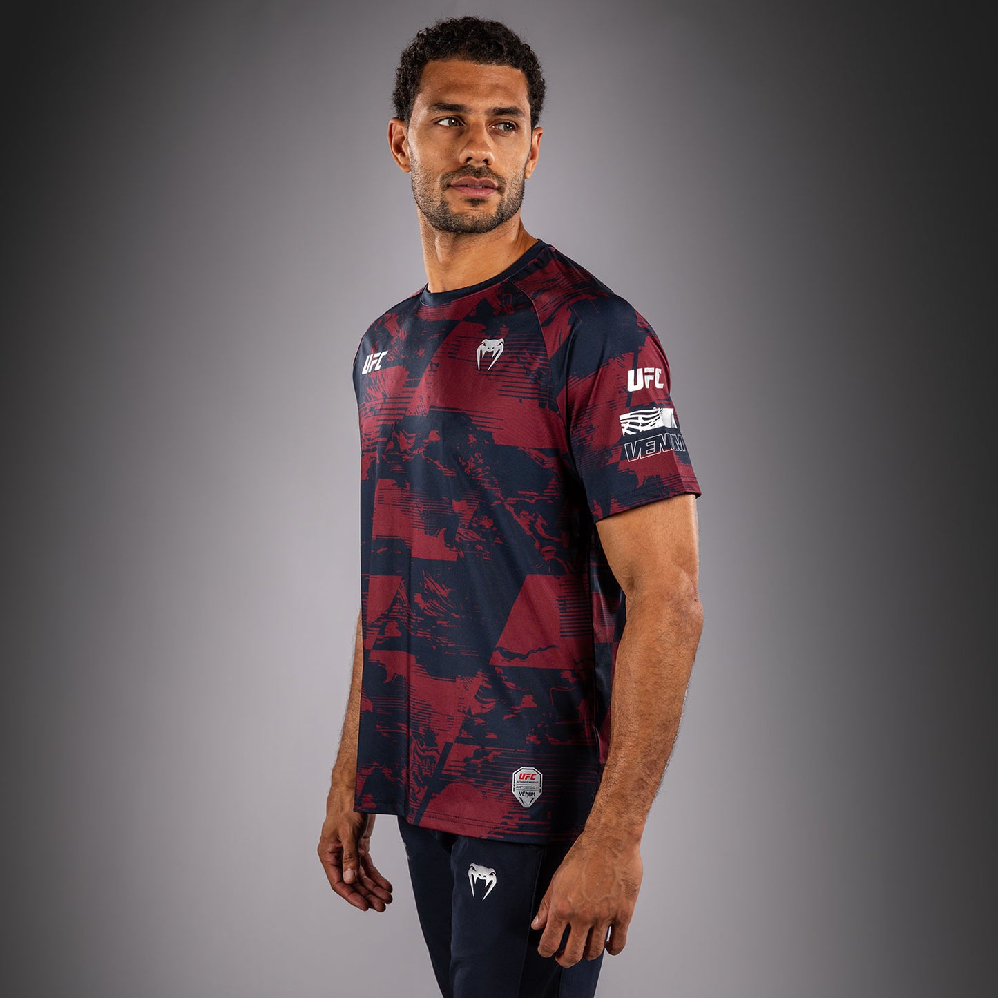 UFC Zenith by Venum Authentic Fight Week Performance Kurzarm T-Shirt Herren - Marineblau/Burgunderrot/Silber