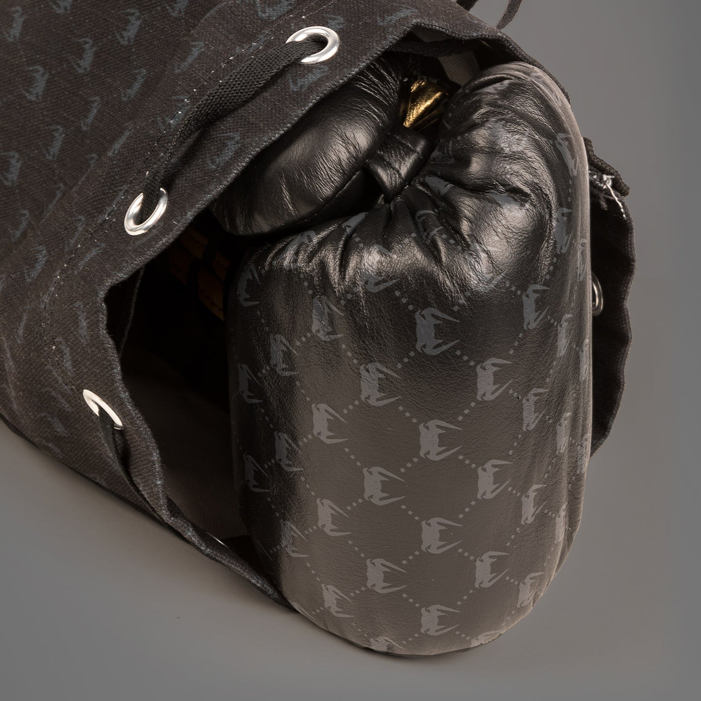 Venum Coco Monogram Pro Boxhandschuhe – Intense Black