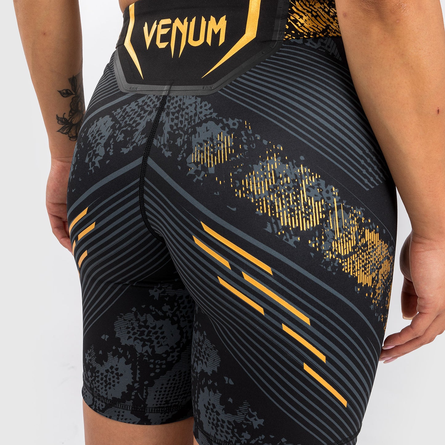 UFC Adrenaline by Venum Authentic Fight Night Vale Tudo Short für Frauen - Lange Passform - Champion