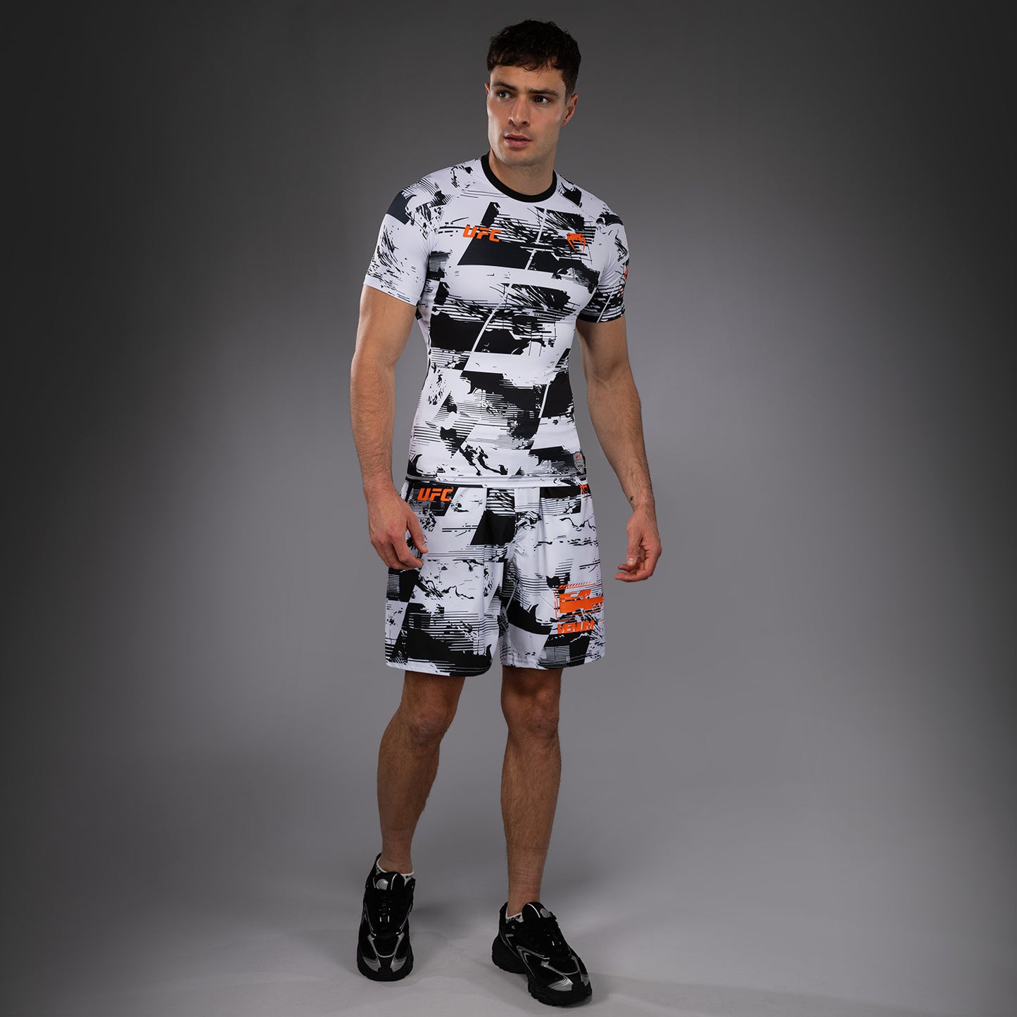 UFC Zenith by Venum Authentic Fight Week Performance Kurzarm Rashguard Herren - Weiß