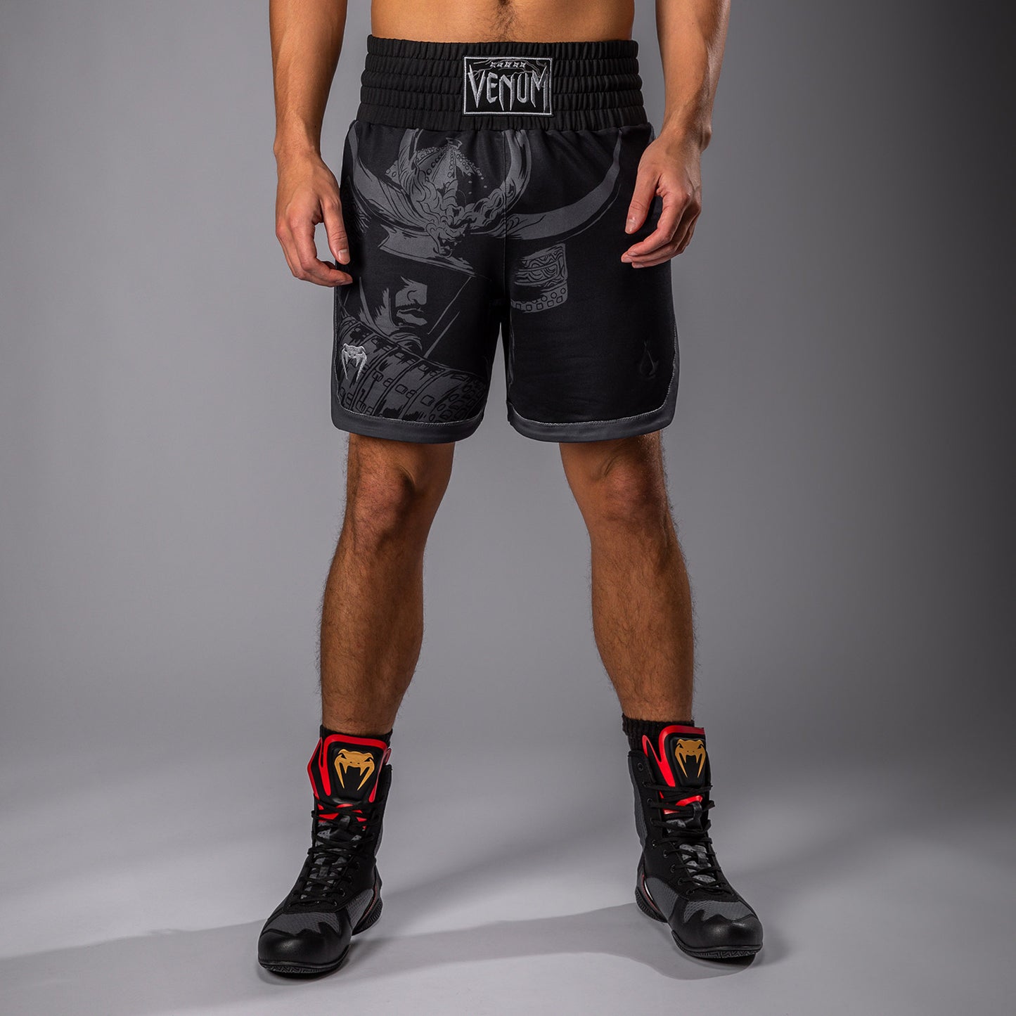 Venum x Assassin’s Creed Shadows Herren Boxing Shorts - Schwarz