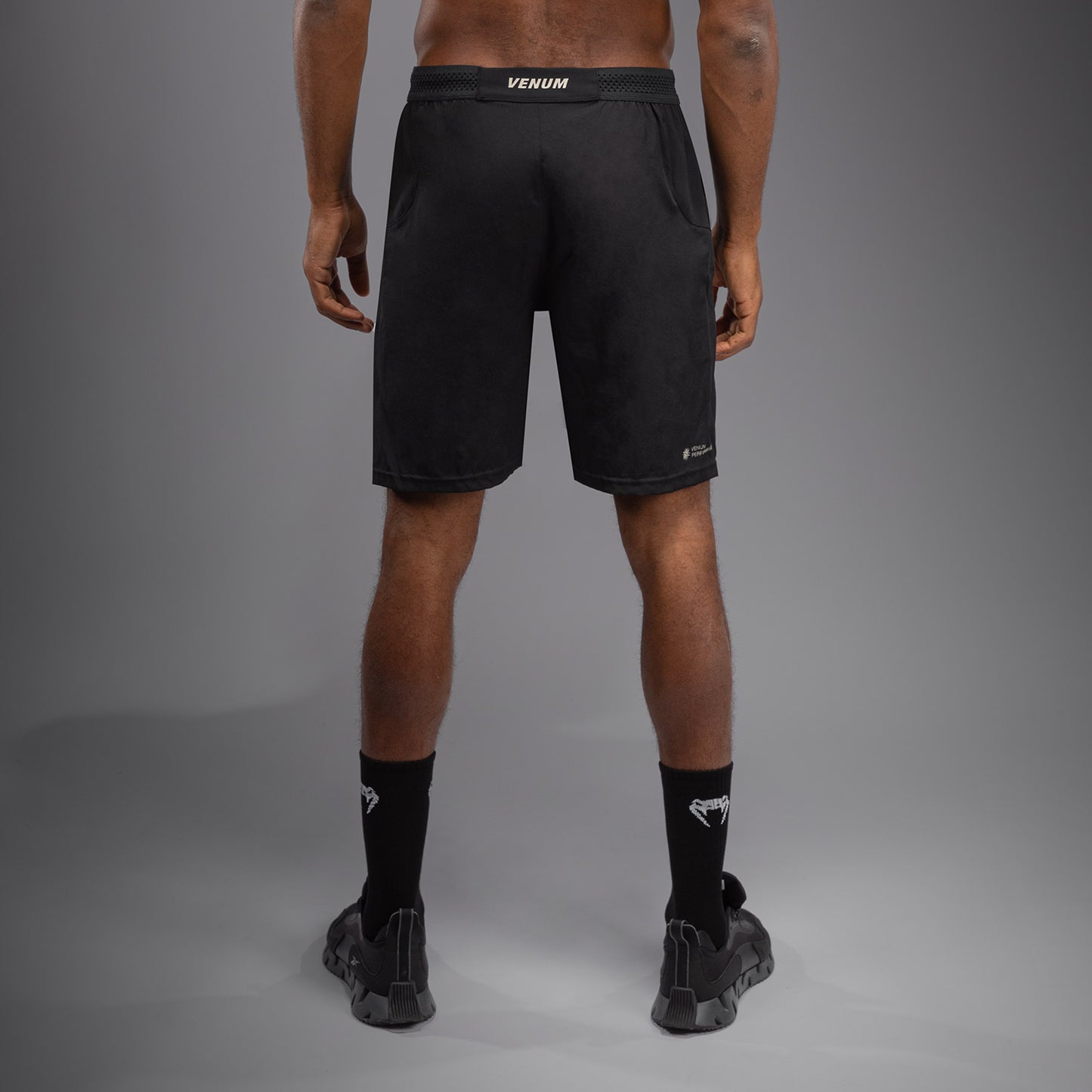 Venum G-Fit Air Herren Trainingsshorts - Tiefschwarz/Feuerrot