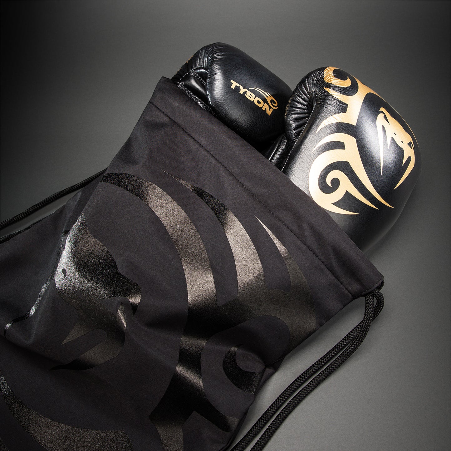 Venum Giant 2.0 Mike Tyson Pro Boxhandschuhe mit Schnürsenkeln – Schwarz/Gold - Inklusive Tasche
