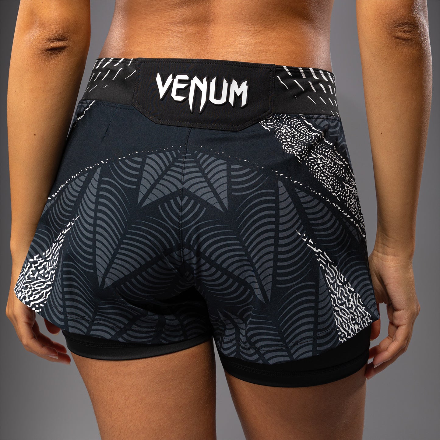 UFC Zenith by Venum Authentic Fight Night Kurze Passform Fight Short Damen - Schwarz