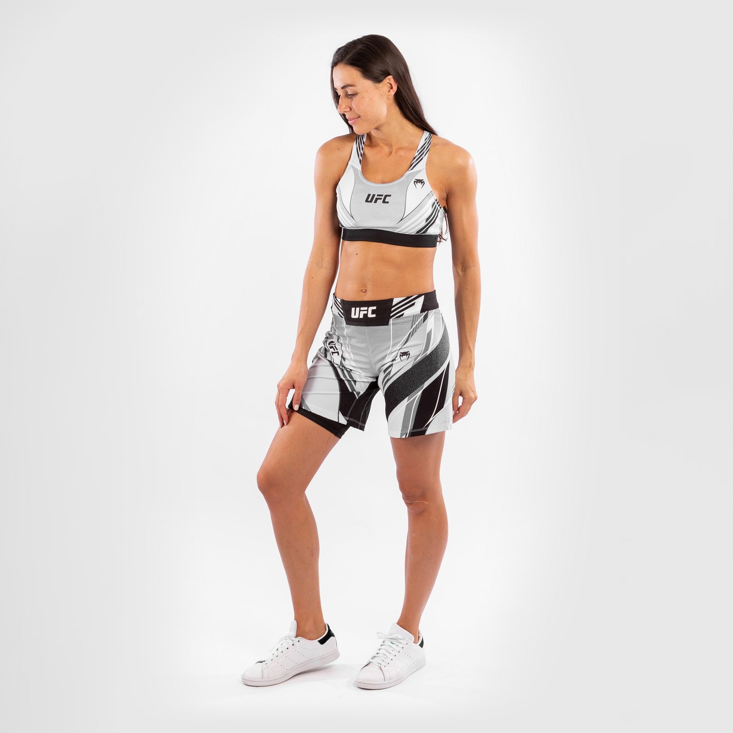 UFC Venum Authentic Fight Night Damen Shorts - Long Fit - Weiß