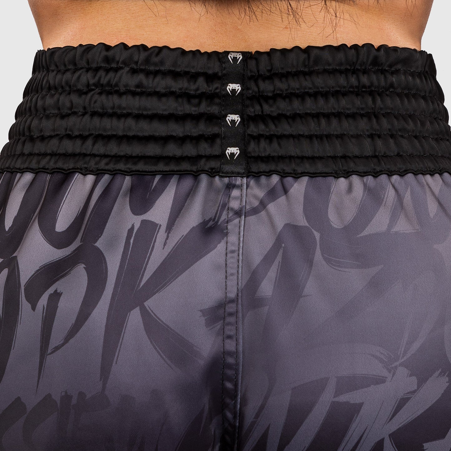 Venum x Kaz Muay Thai Shorts - Schwarz