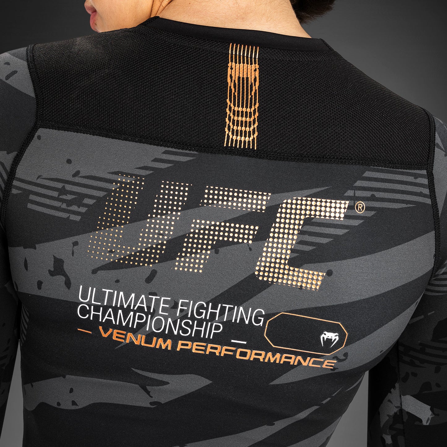 UFC Adrenaline by Venum Fight Week Frauen Performance Langarm Rashguard - Urban Camo