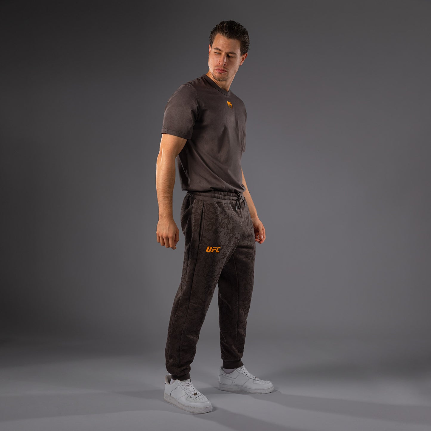 UFC Fusion by Venum Fight Week Herren Baumwollhose - Erdiges Braun