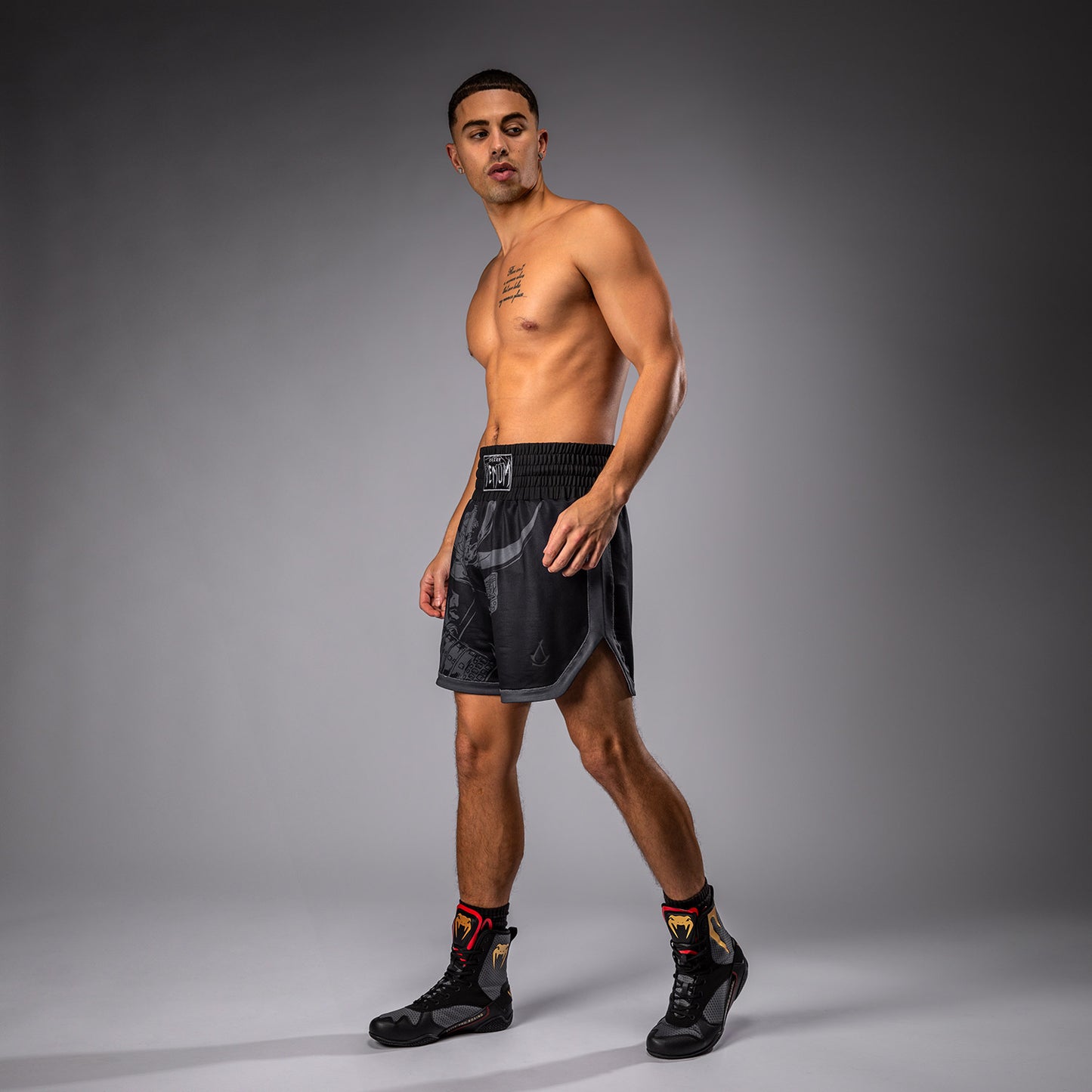 Venum x Assassin’s Creed Shadows Herren Boxing Shorts - Schwarz