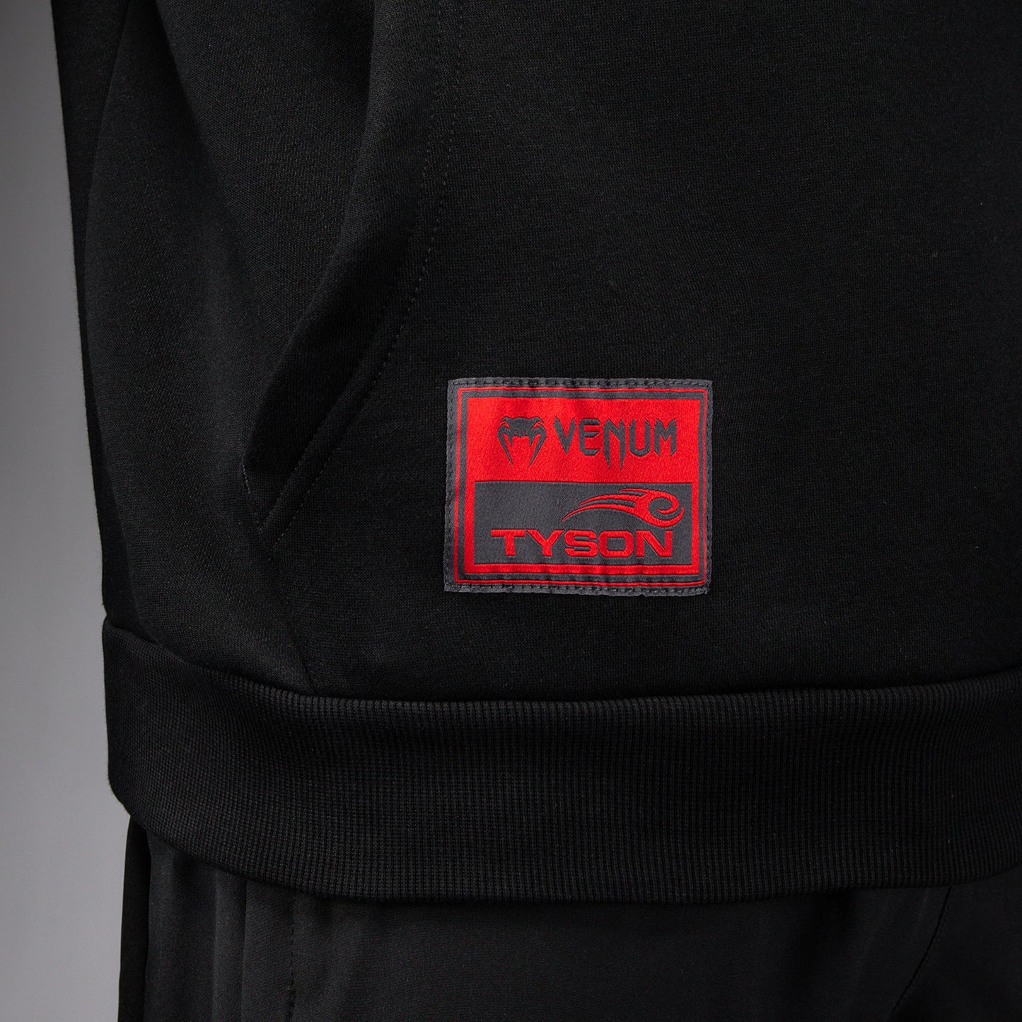 Venum x Mike Tyson Tiger Hoodie - Tiefschwarz/Intensivrot