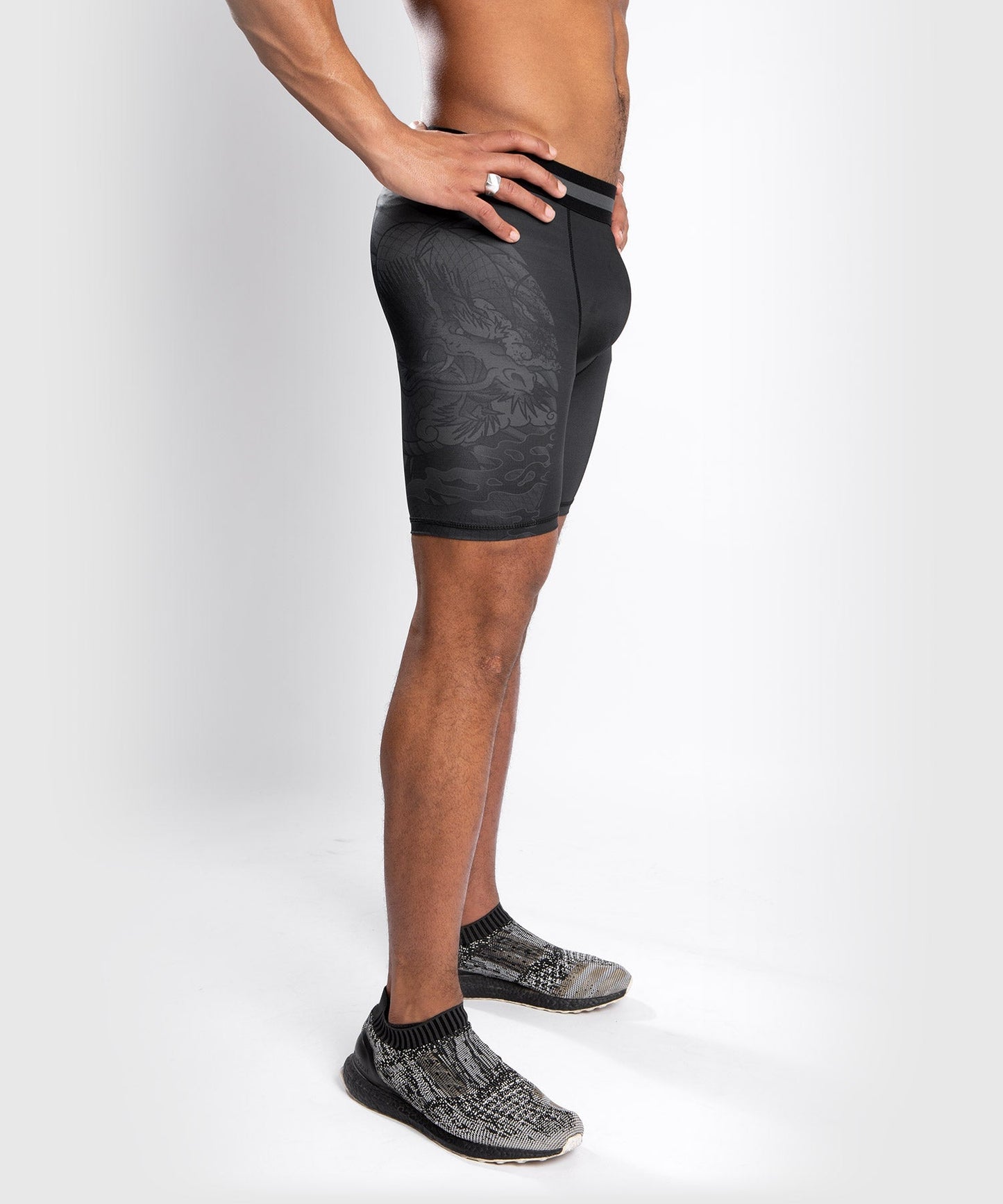 Venum YKZ21 Vale Tudo Shorts - Schwarz/Schwarz