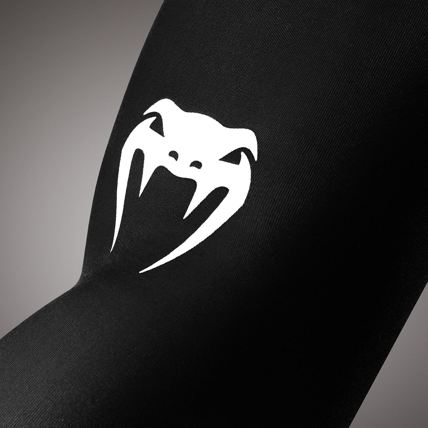 Venum Lineup Armsleeves - Schwarz/Weiß