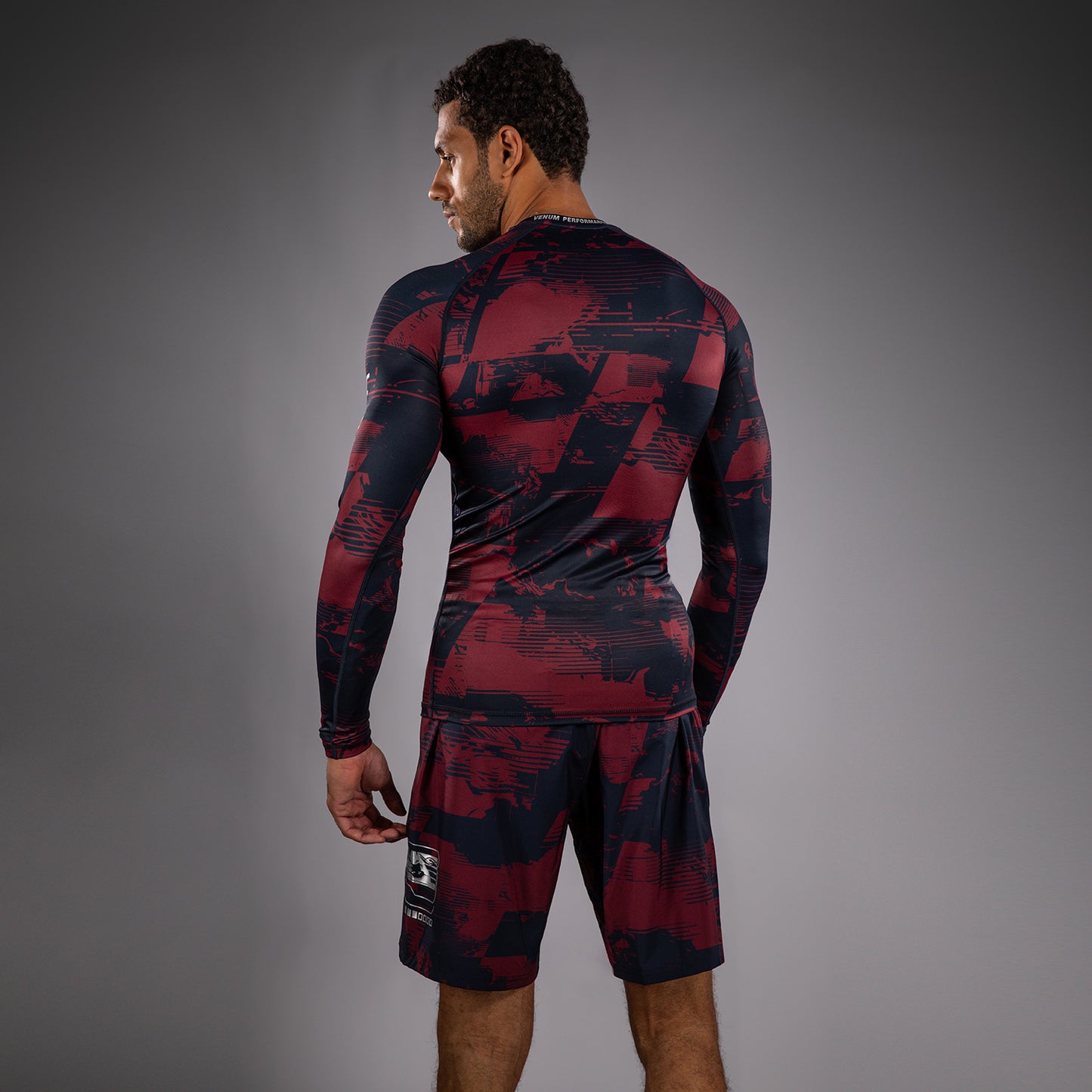 UFC Zenith by Venum Authentic Fight Week Performance Langarm Rashguard Herren - Marineblau/Burgunderrot/Silber