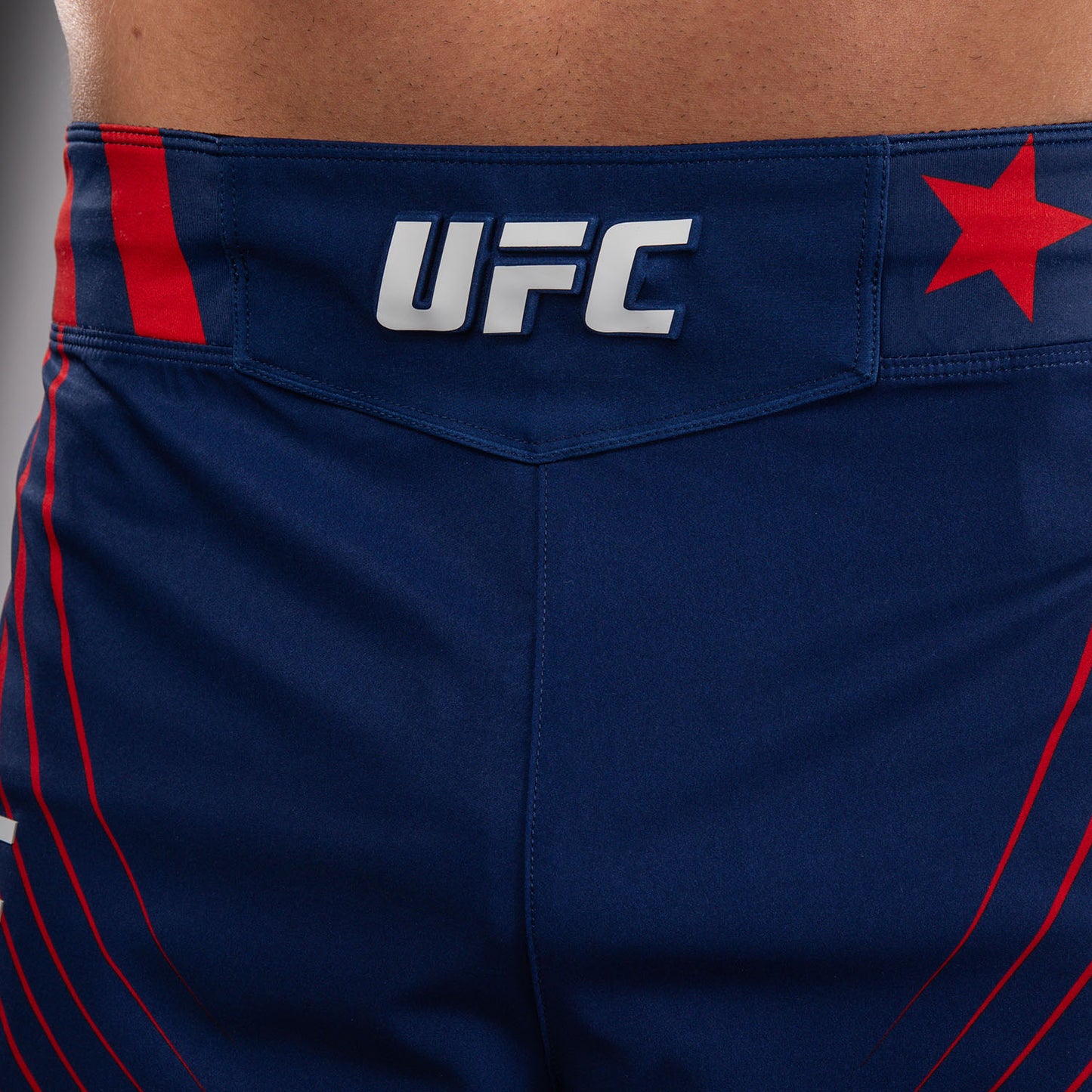 Official UFC Freedom 250 by Venum Authentic Fight Night Fight Shorts im Short Fit für Herren - Blau