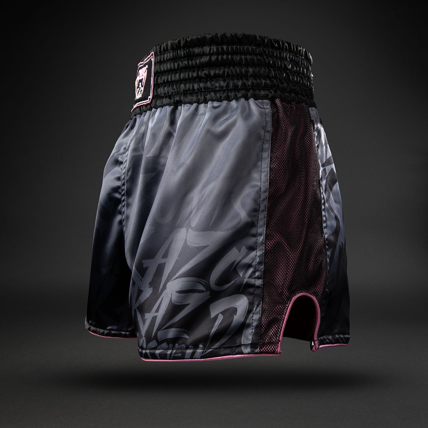 Venum x Kaz Muay-Thai-Shorts – Schwarz