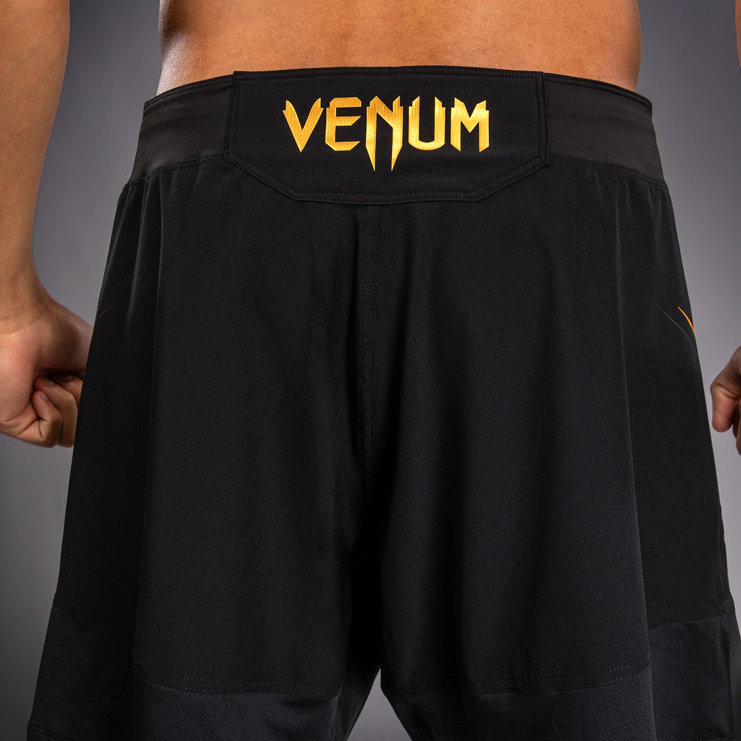 Venum G-Core Fightshorts - Schwarz/Gold