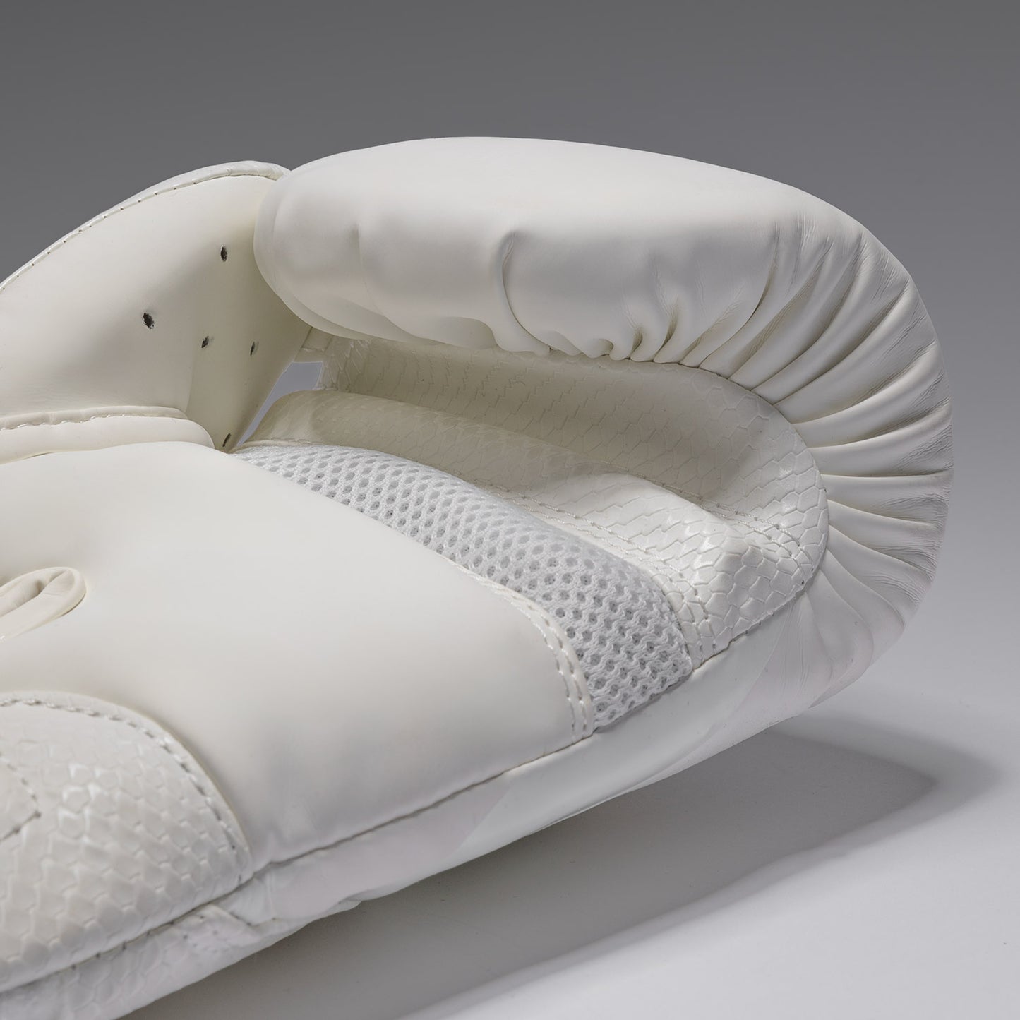 Venum Challengers 4.0 Scales Boxhandschuhe – Elfenbein