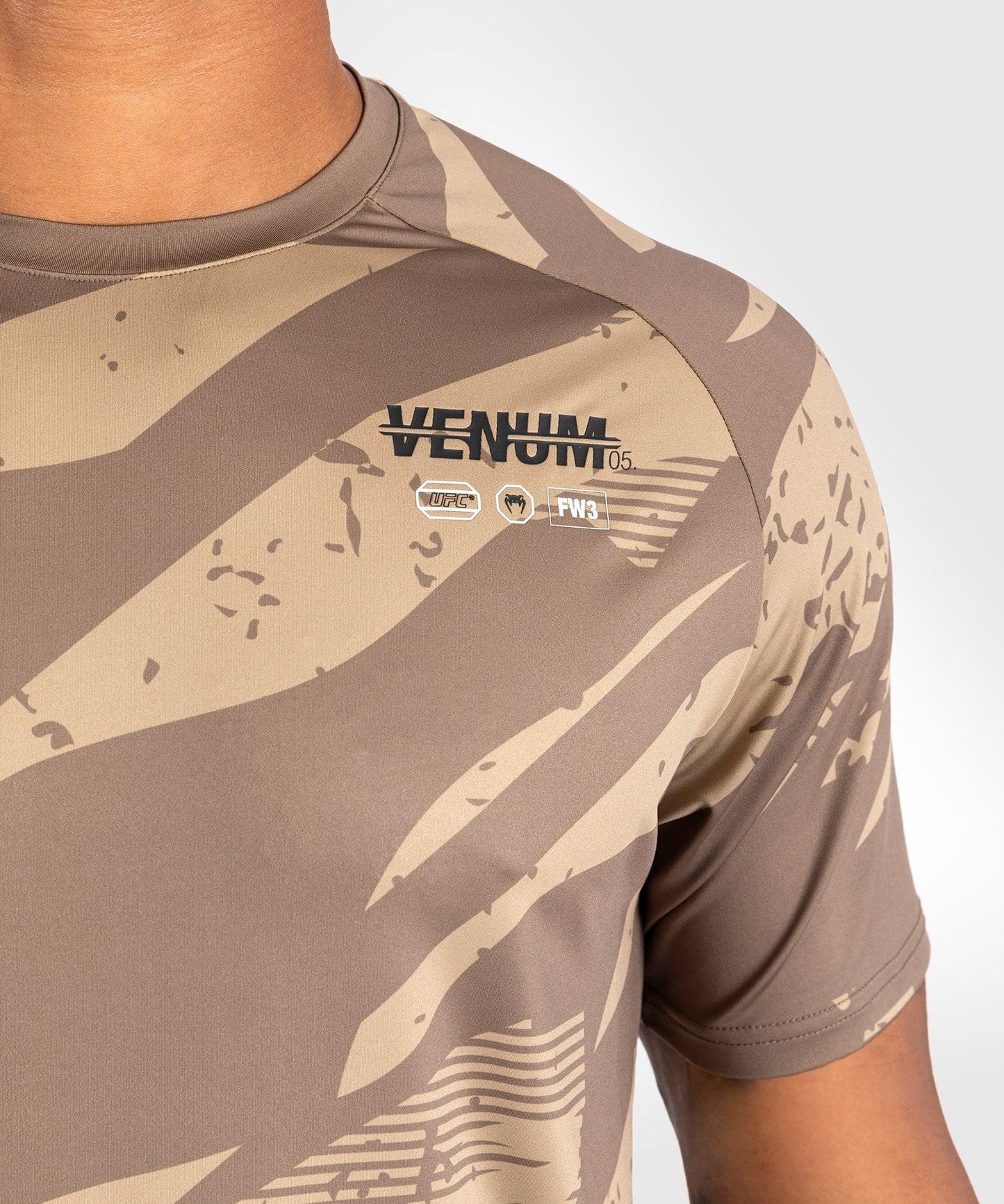 UFC Adrenaline by Venum Fight Week Herren Dry Tech T-Shirt - Desert Camo