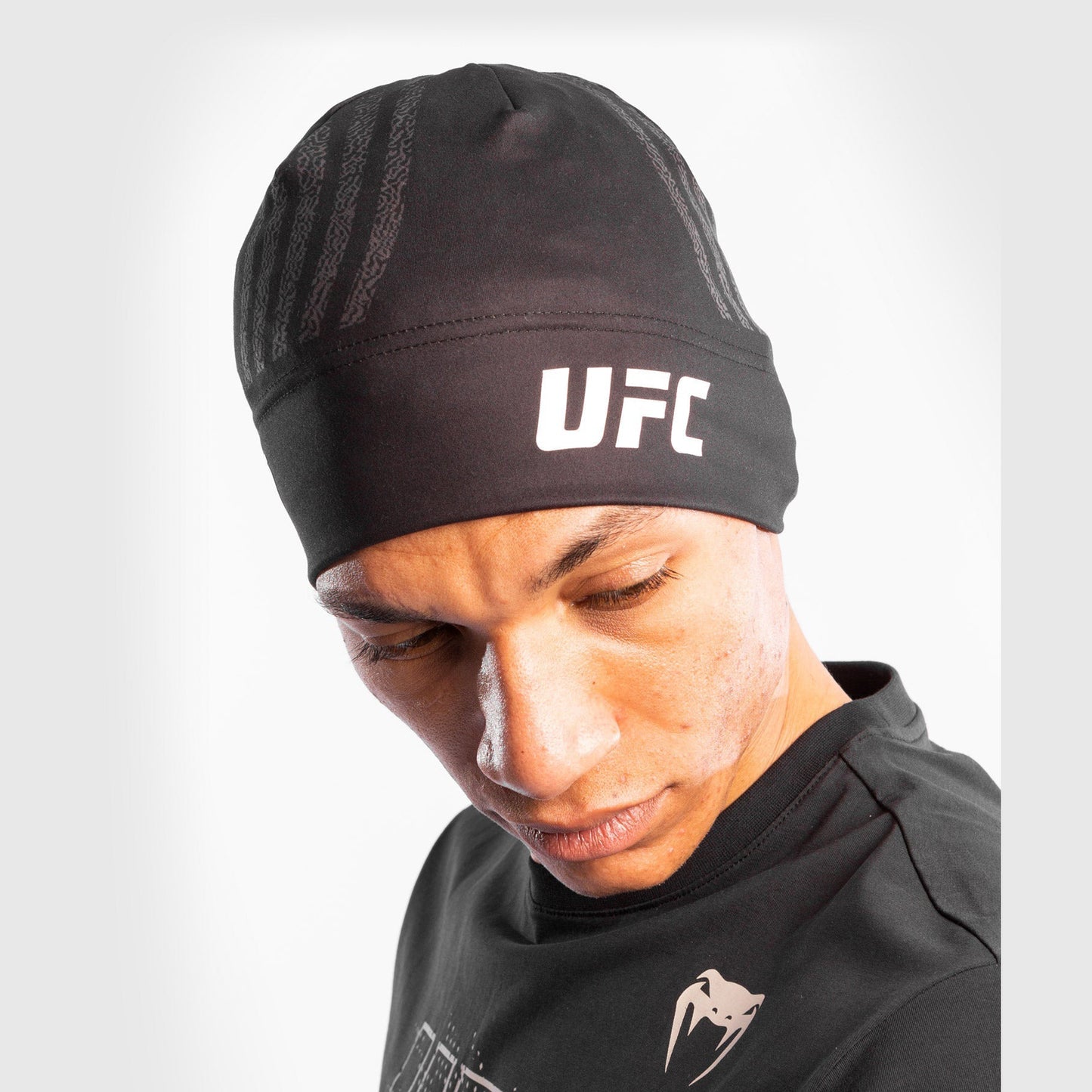UFC Venum Authentic Fight Night Unisex Walkout Beanie – Schwarz