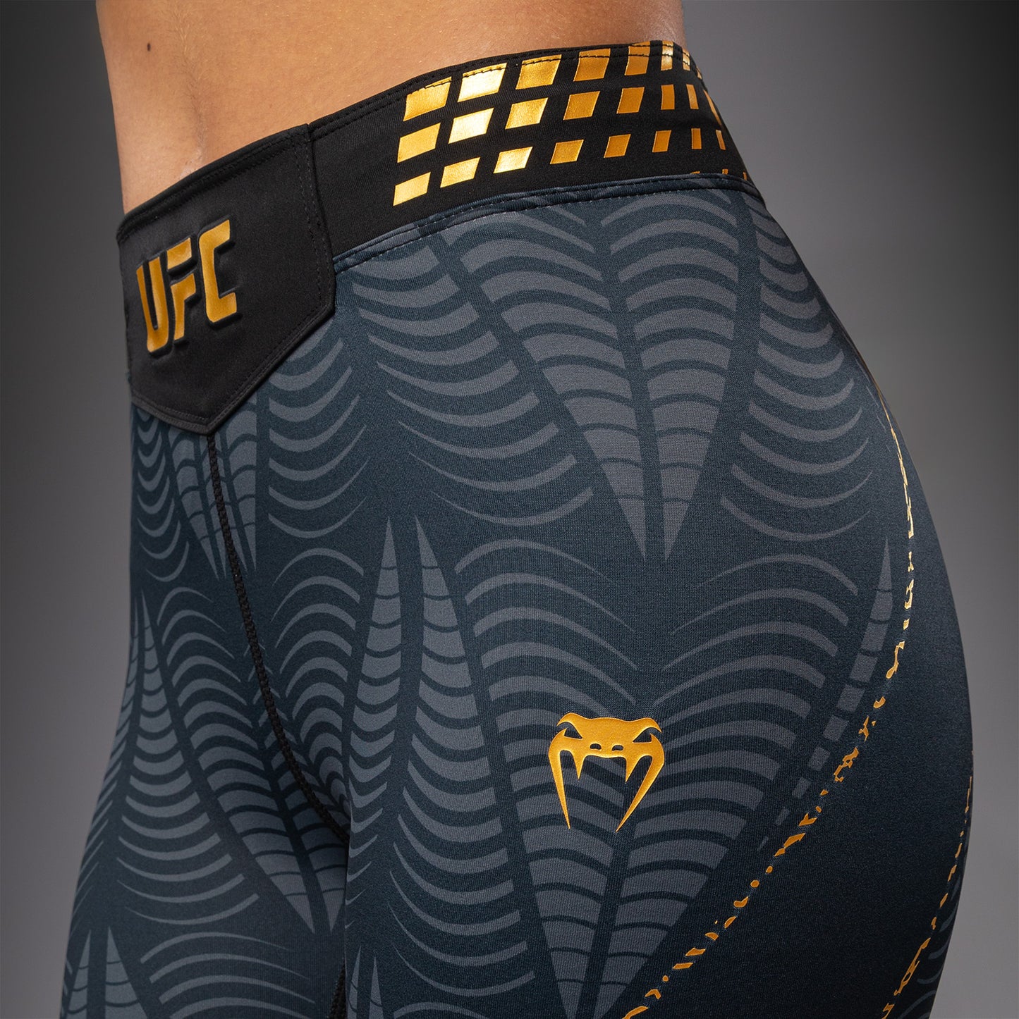 UFC Zenith by Venum Authentic Fight Night Kurze Passform Vale Tudo Short Damen Personalisiert - Champion