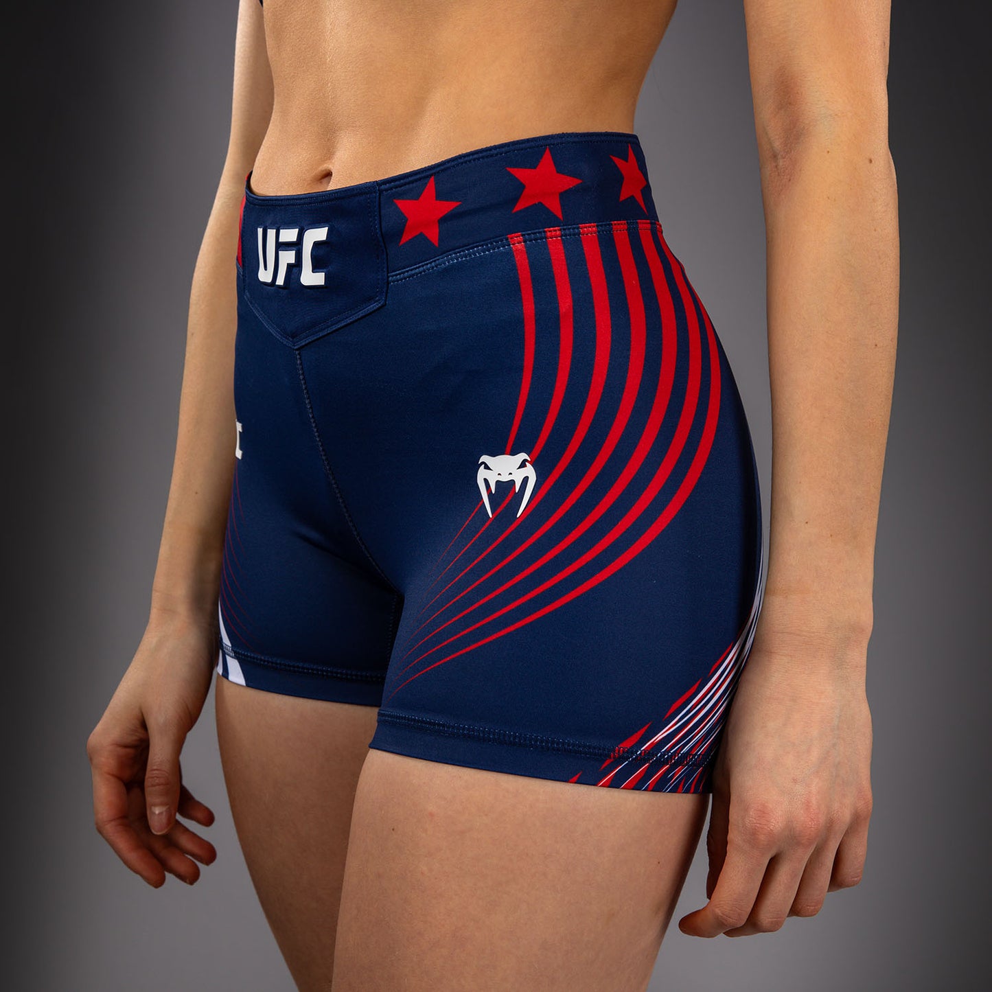 Official UFC Freedom 250 by Venum Authentic Vale Tudo Shorts im Short Fit für Damen - Blau