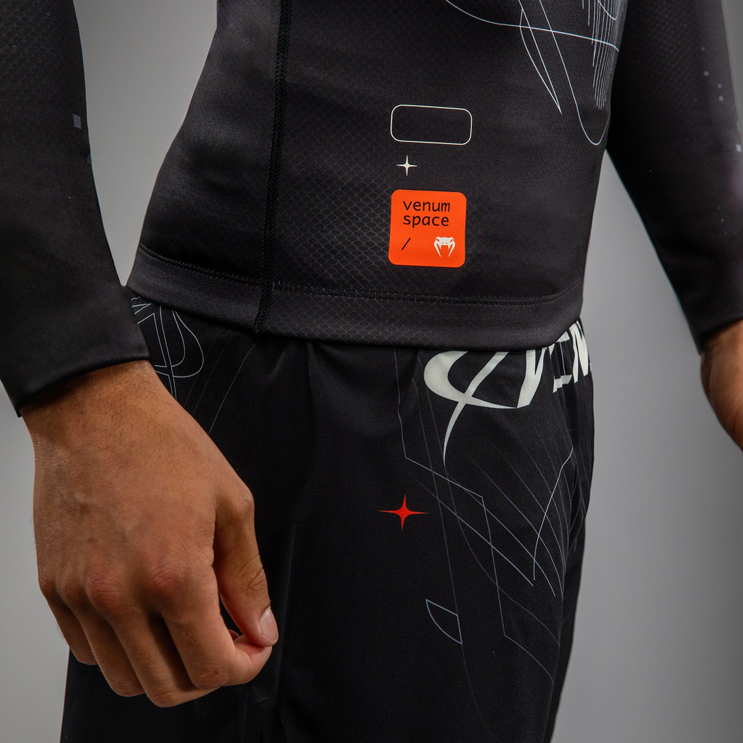 Venum Eclipse Langarm Rashguard – Schwarz/Ivory