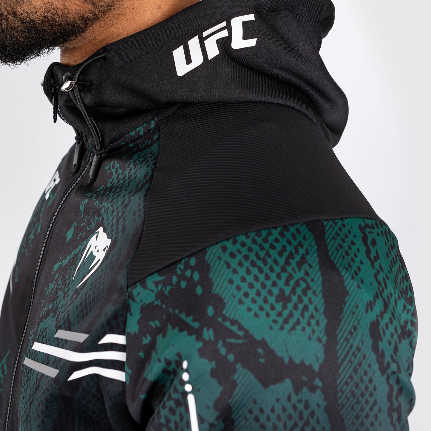 UFC Adrenaline by Venum Authentic Fight Night Walkout Hoodie für Männer - Emerald Edition - Grün/Schwarz