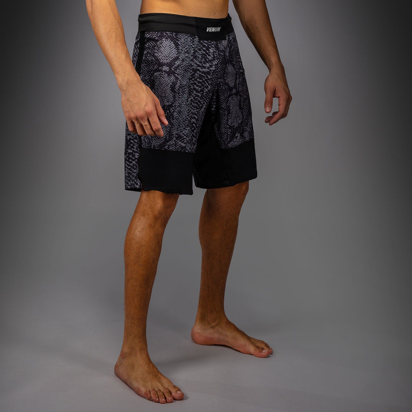Venum G-Fit Scales Fightshorts – Schwarz/Anthrazitgrau