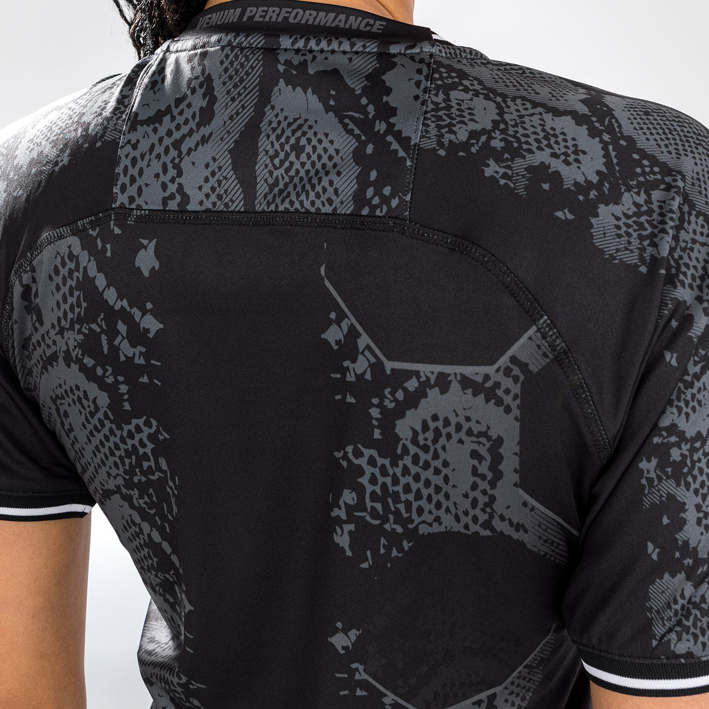 UFC Adrenaline by Venum Authentic Fight Night Walkout-Trikot für Frauen - Schwarz