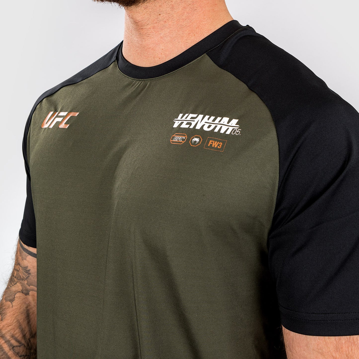 UFC Adrenaline by Venum Fight Week Dry-tech-T-Shirt für Männer - Khaki/Bronze