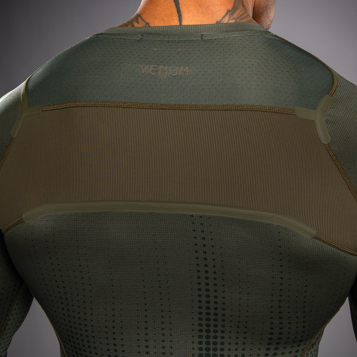 Venum Stealth Langarm Rashguard – Khaki/Dunkelgrün