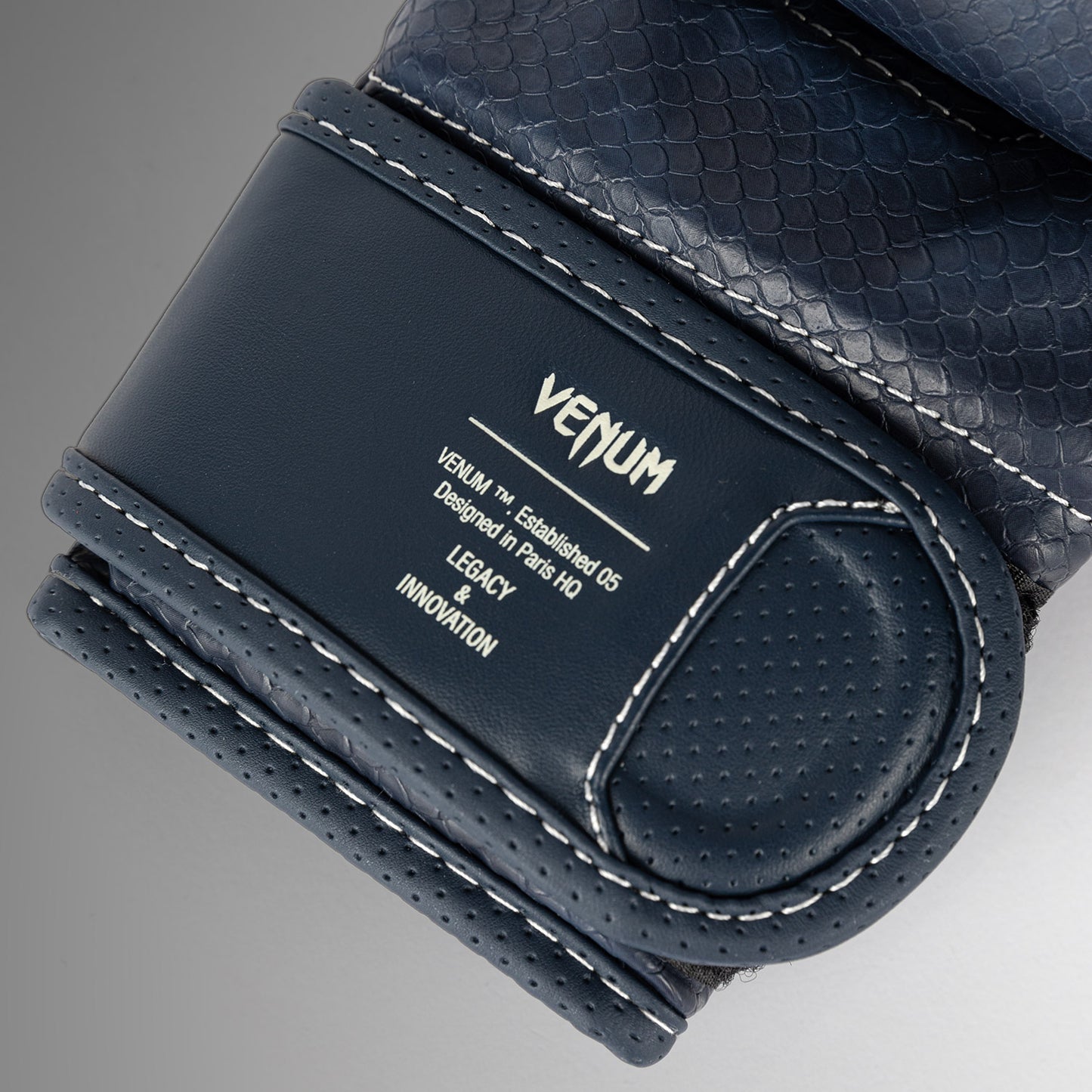 Venum Impact Evo Scales MMA Sparring Handschuhe – Mitternachtsblau