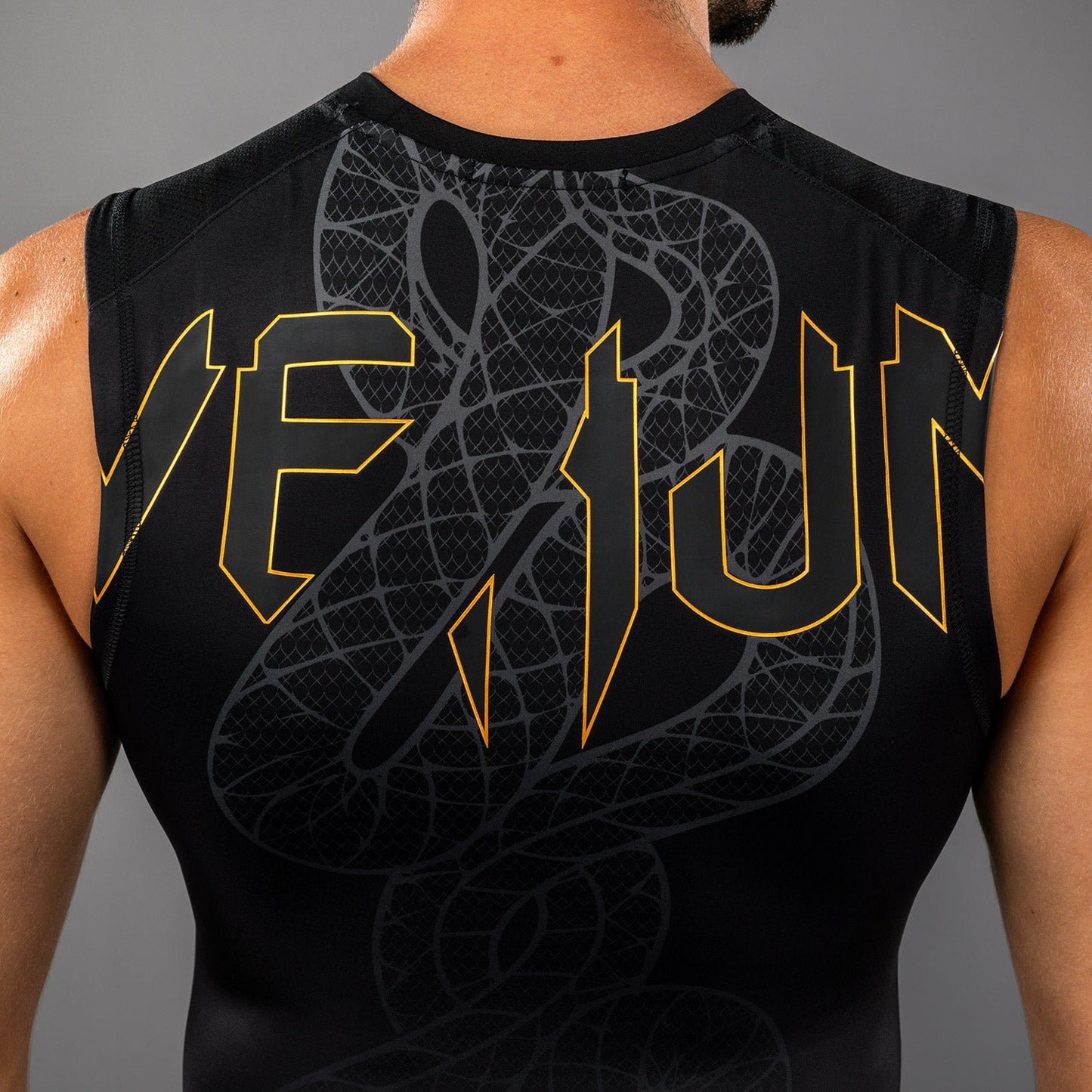 Venum Serpenti Ärmelloses Rashguard – Schwarz/Silber/Gold