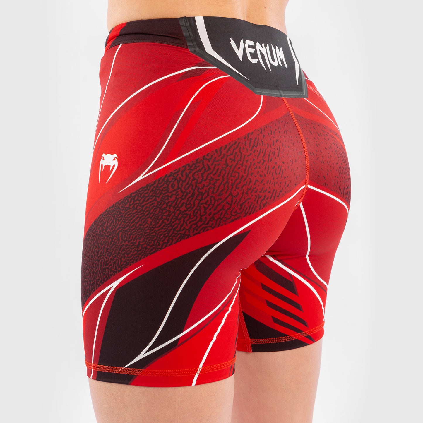 UFC Venum Authentic Fight Night Damen Vale Tudo Shorts - Long Fit - Rot