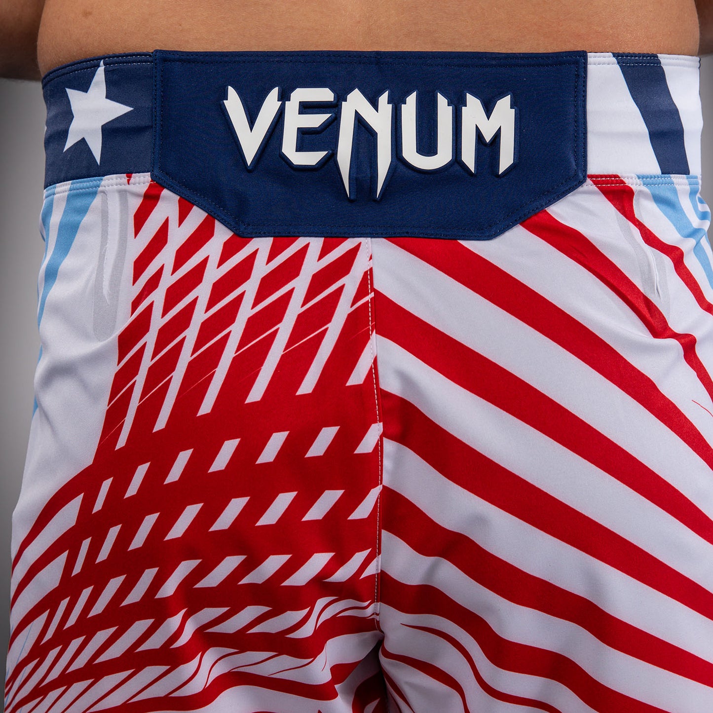 Official UFC Freedom 250 by Venum Personalisiert Authentic Fight Night Fight Shorts im Short Fit für Herren - Weiß