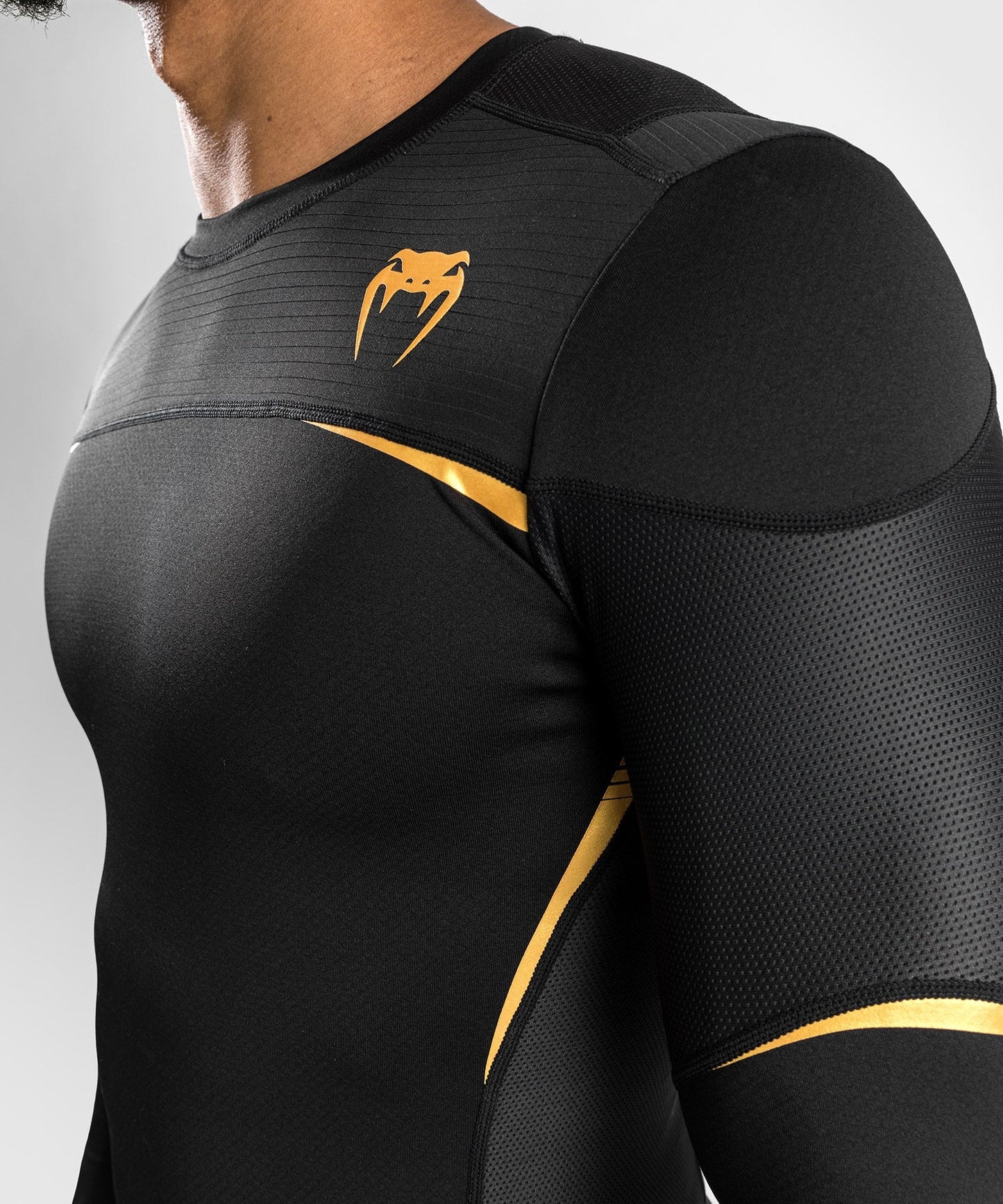 Venum Tempest 2.0 Kompressionsshirt (Langarm)  : Schwarz / Gold